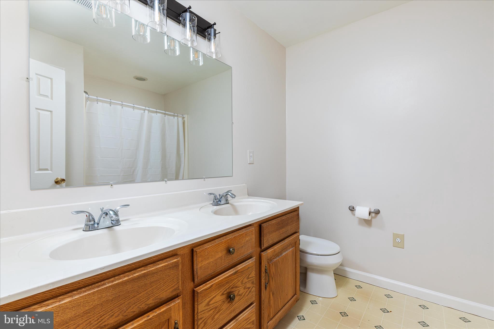 RUSSELL - Residential