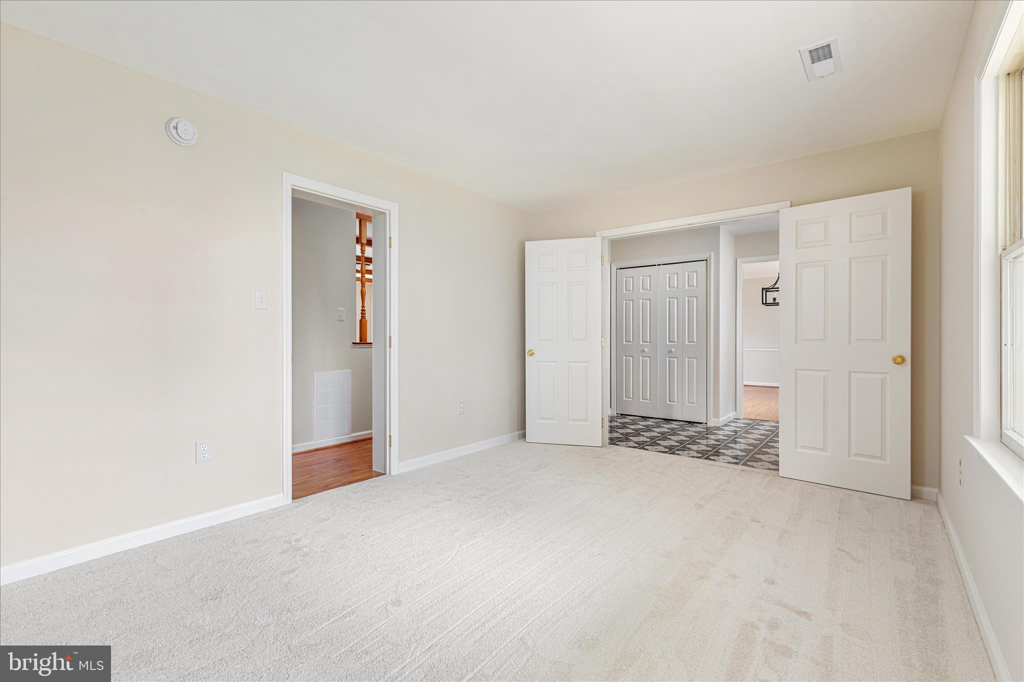 RUSSELL - Residential