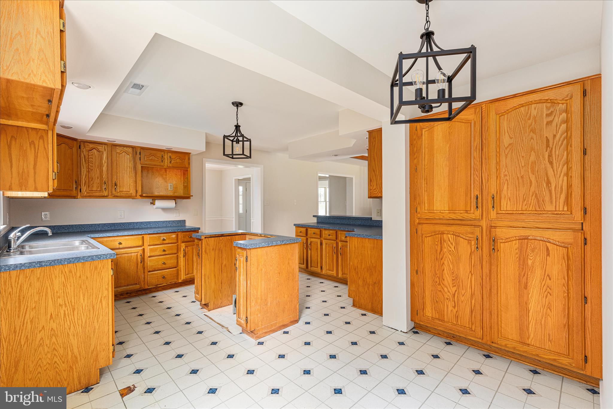 RUSSELL - Residential