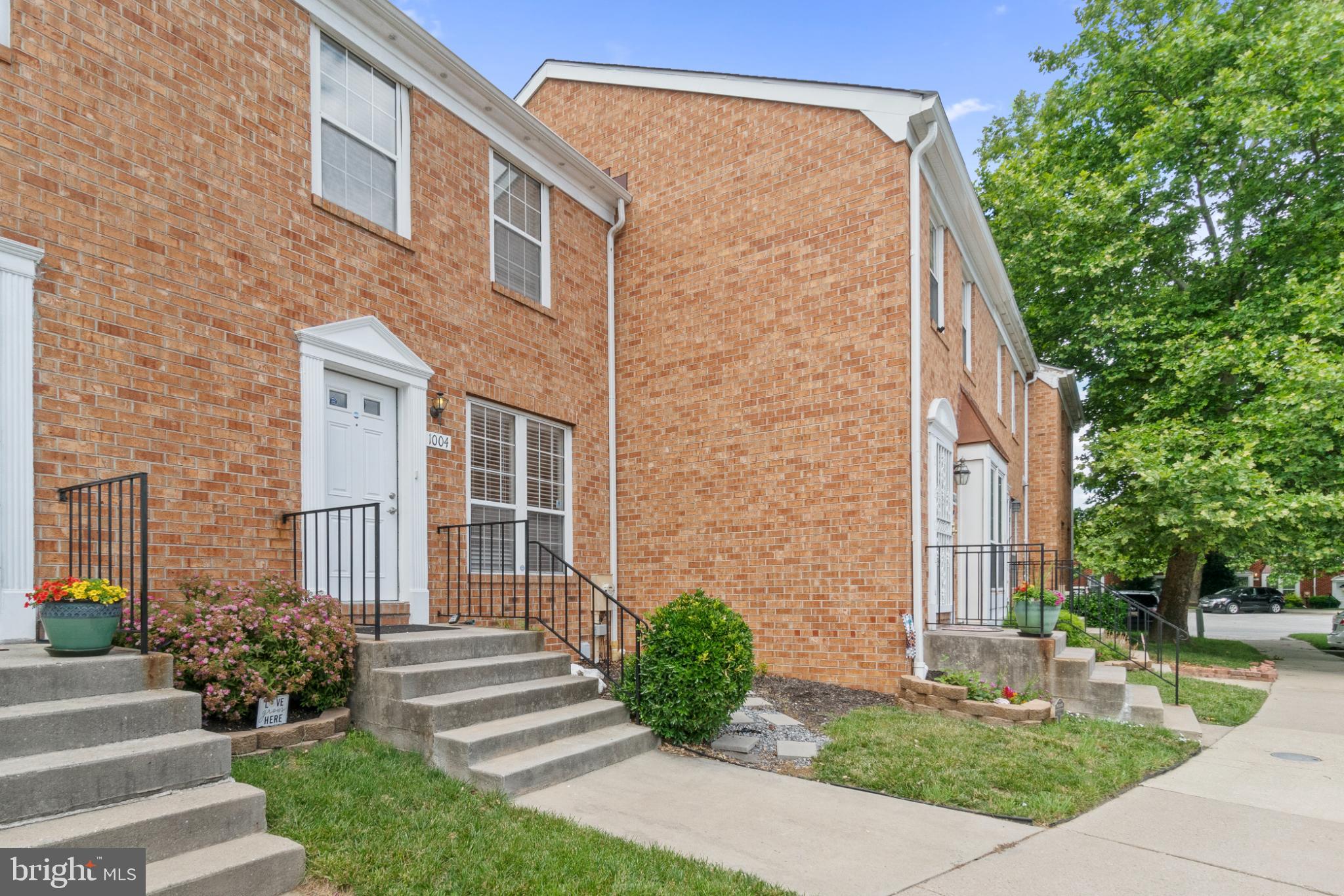 1004 DARTMOUTH GLEN WAY