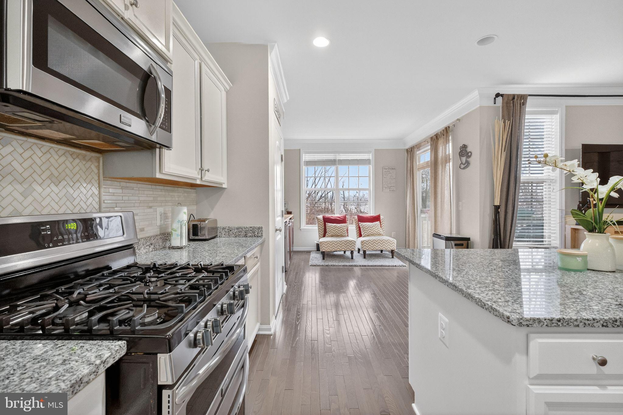 LYNDAM HILL - Residential