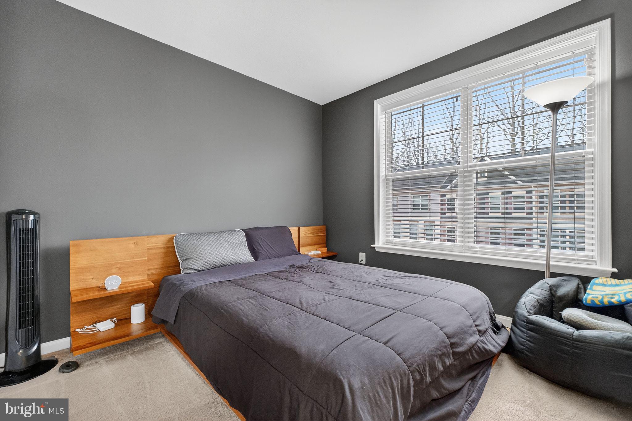 LYNDAM HILL - Residential