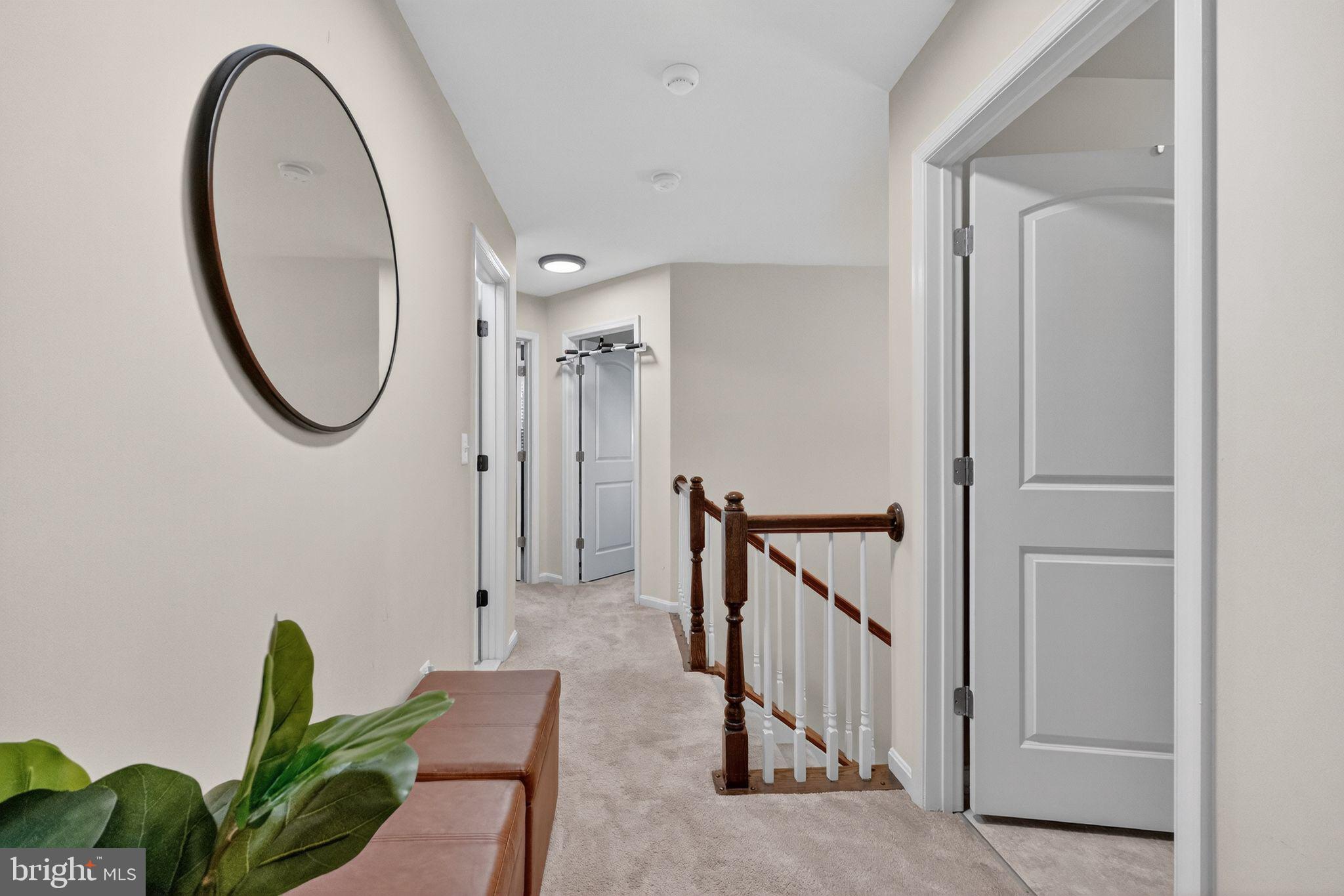 LYNDAM HILL - Residential