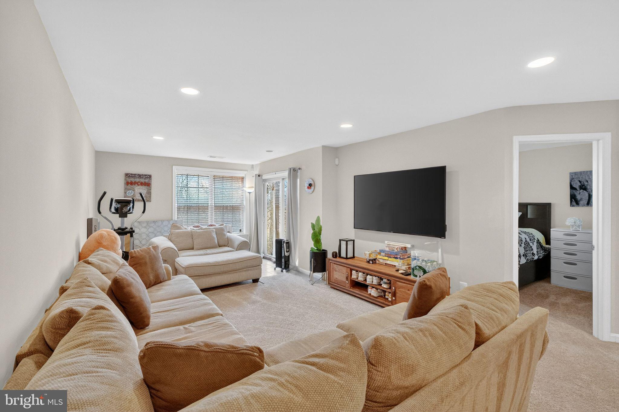 LYNDAM HILL - Residential