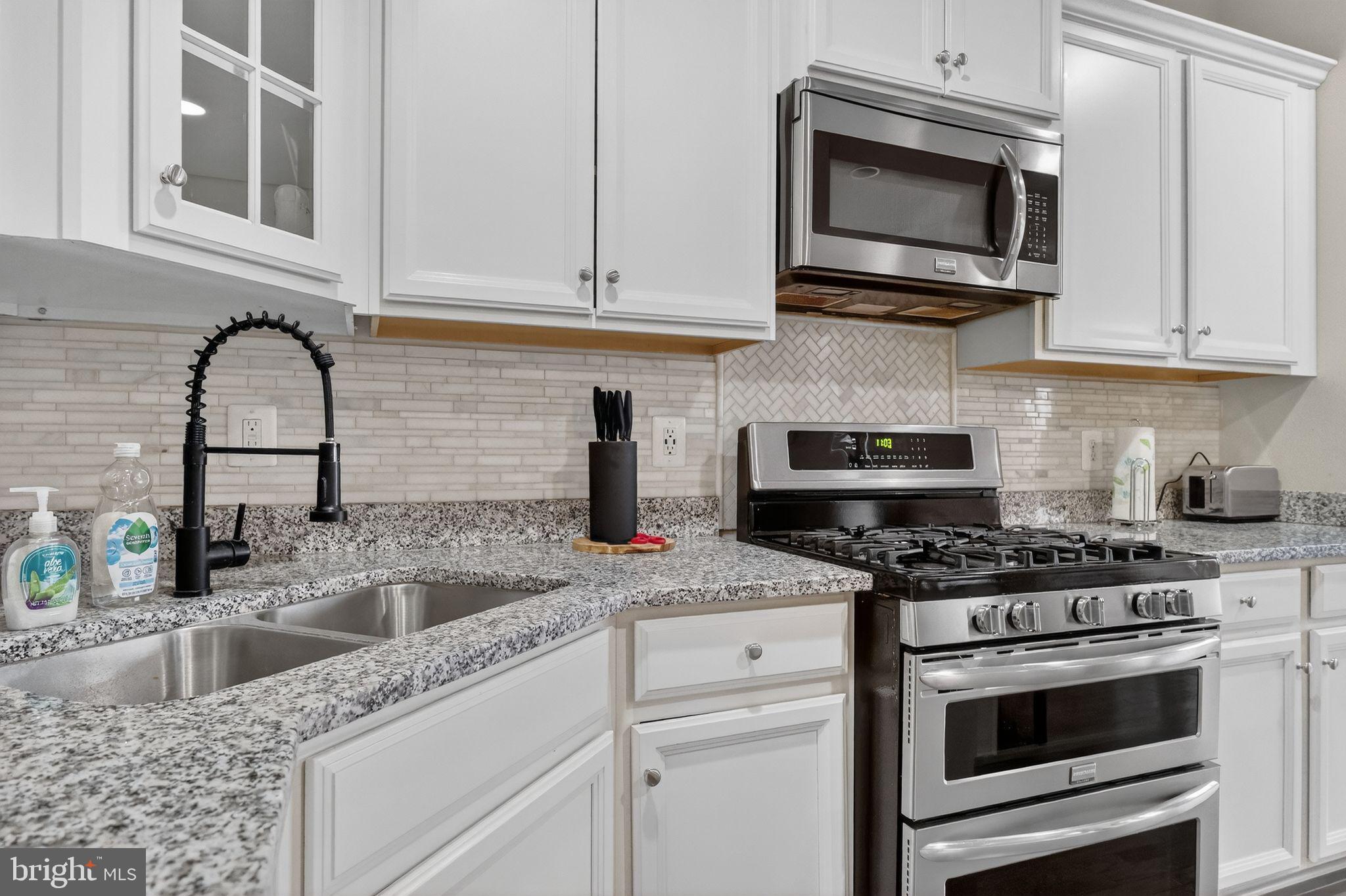 LYNDAM HILL - Residential