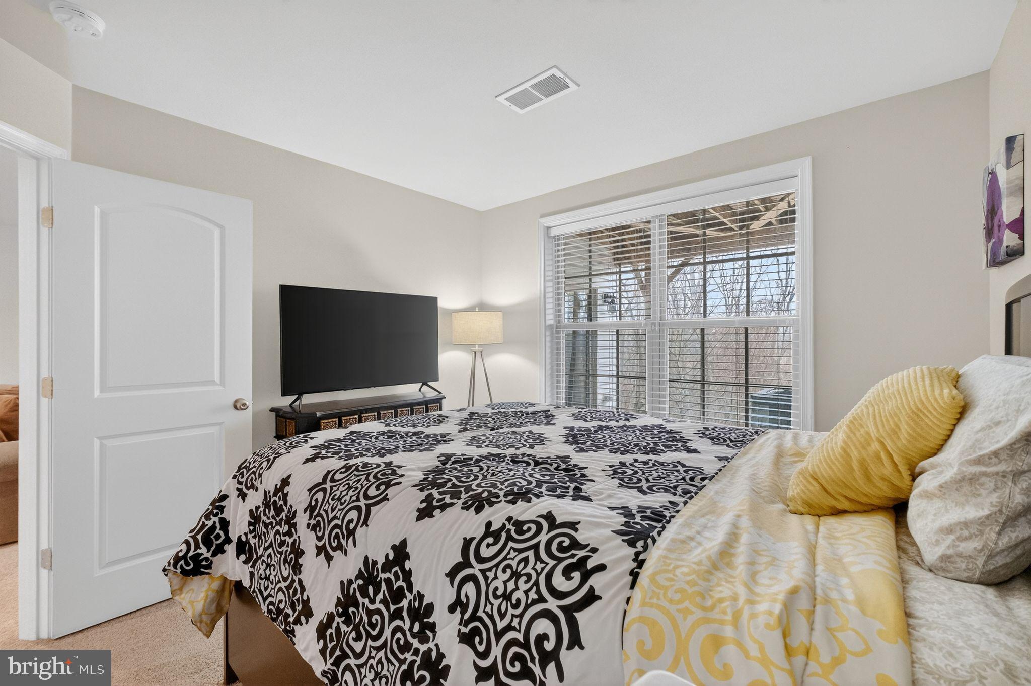 LYNDAM HILL - Residential