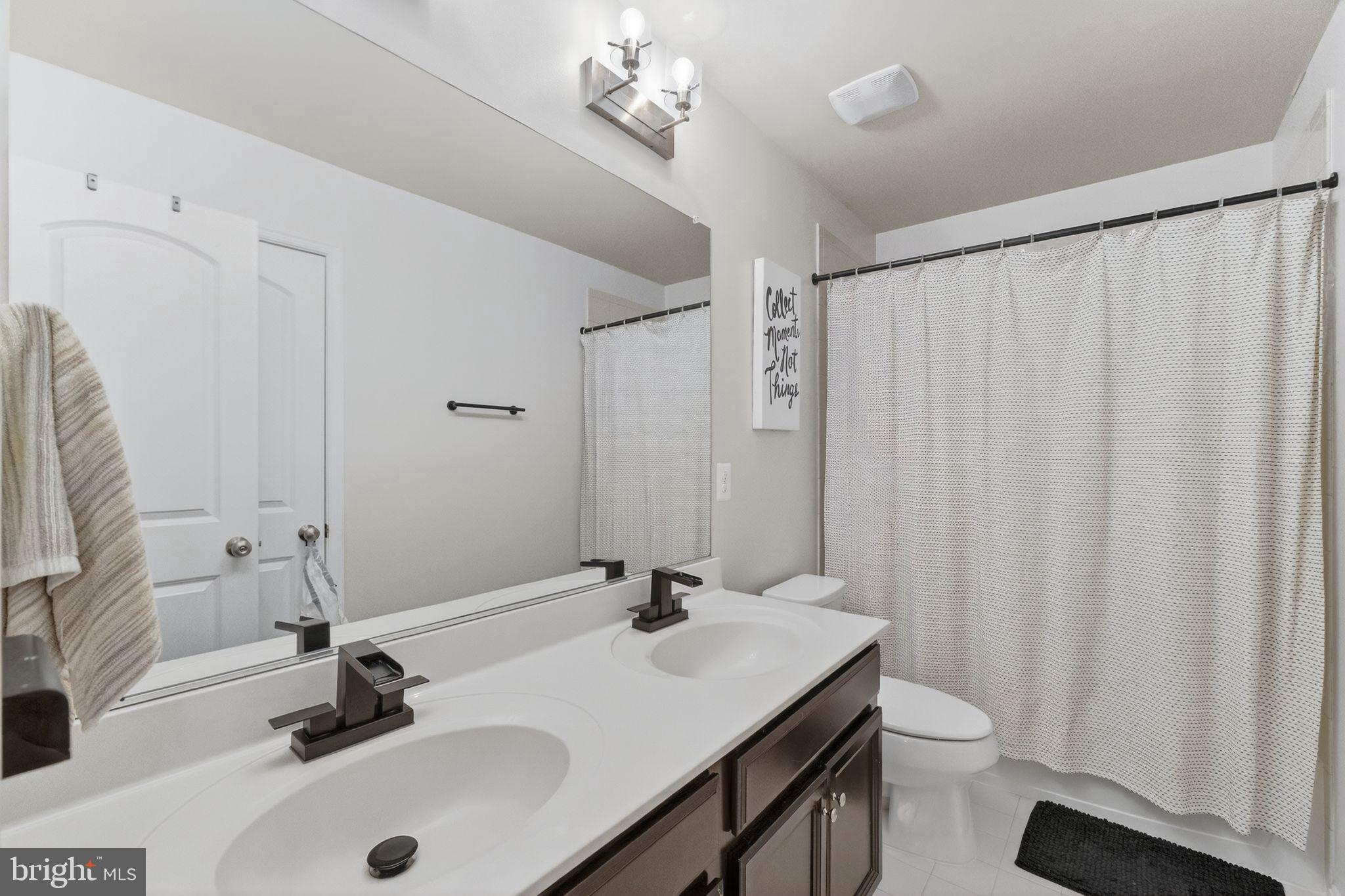 LYNDAM HILL - Residential