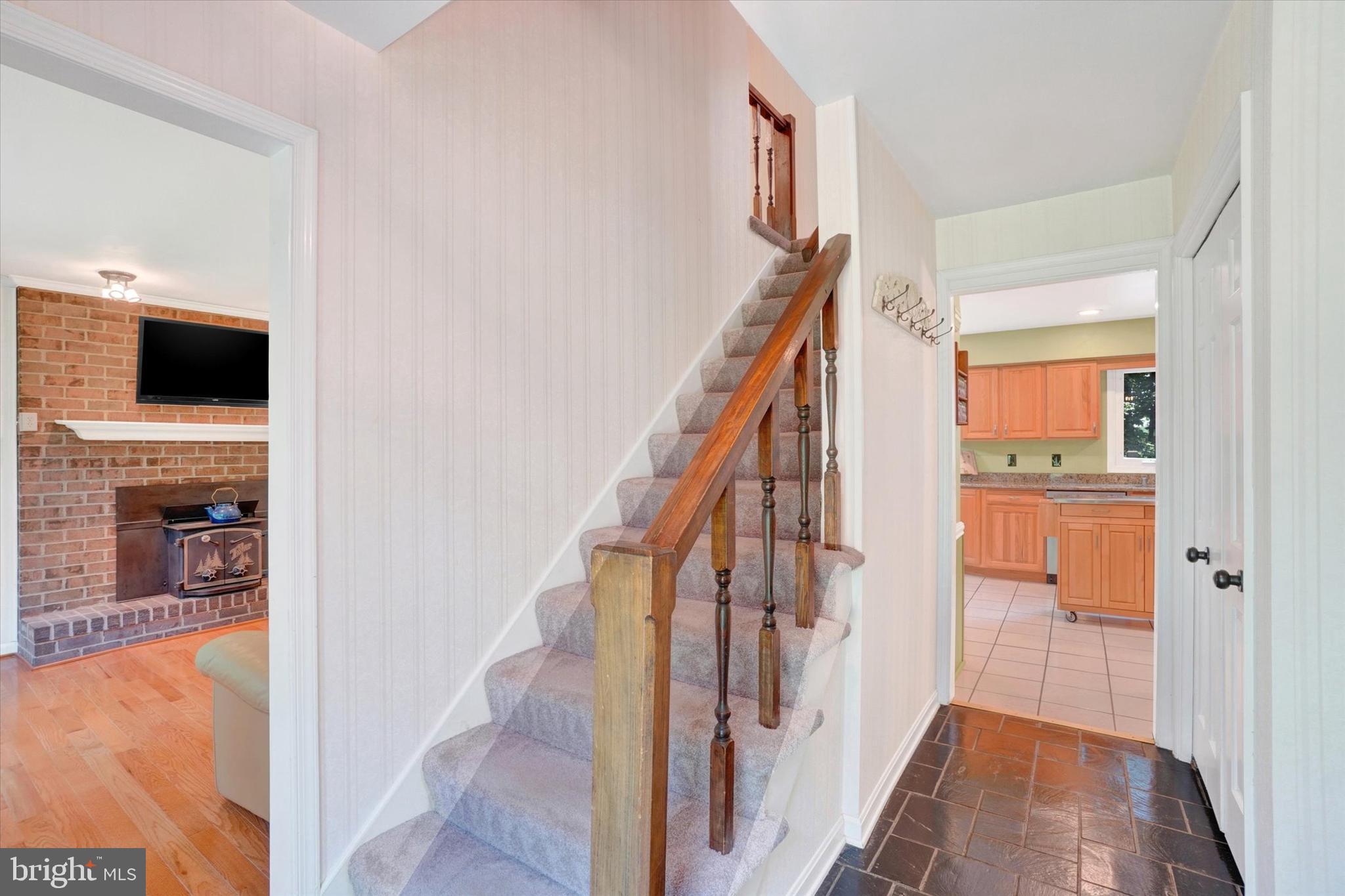 8975 DEER LANE