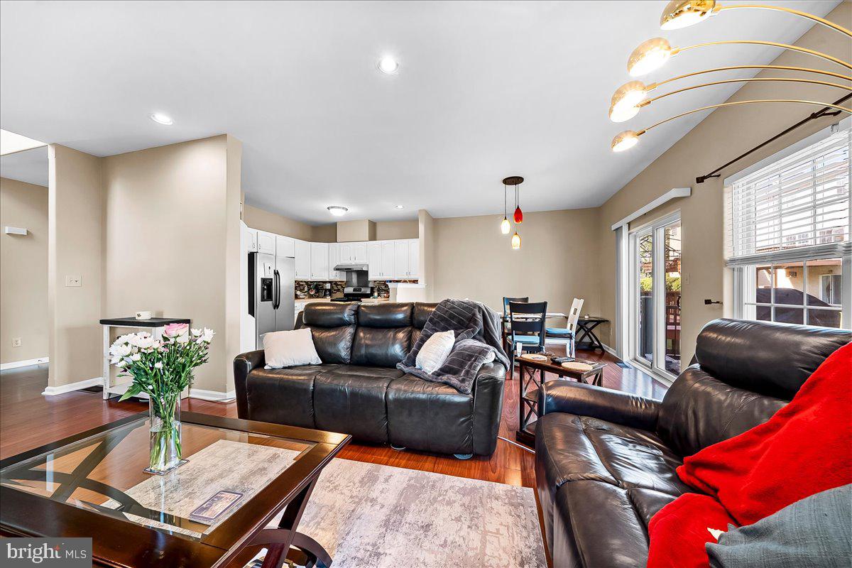 MONROE COURT - Residential