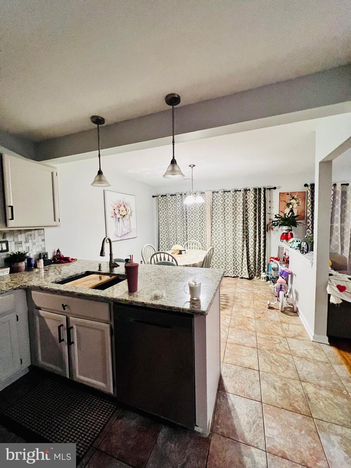 NEWTOWN GATE - Residential Lease