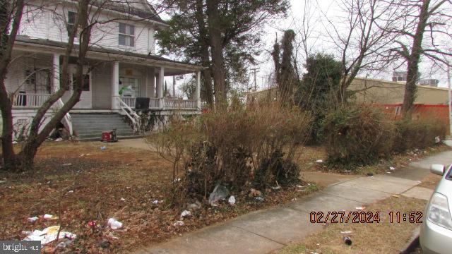 Main image without alt text