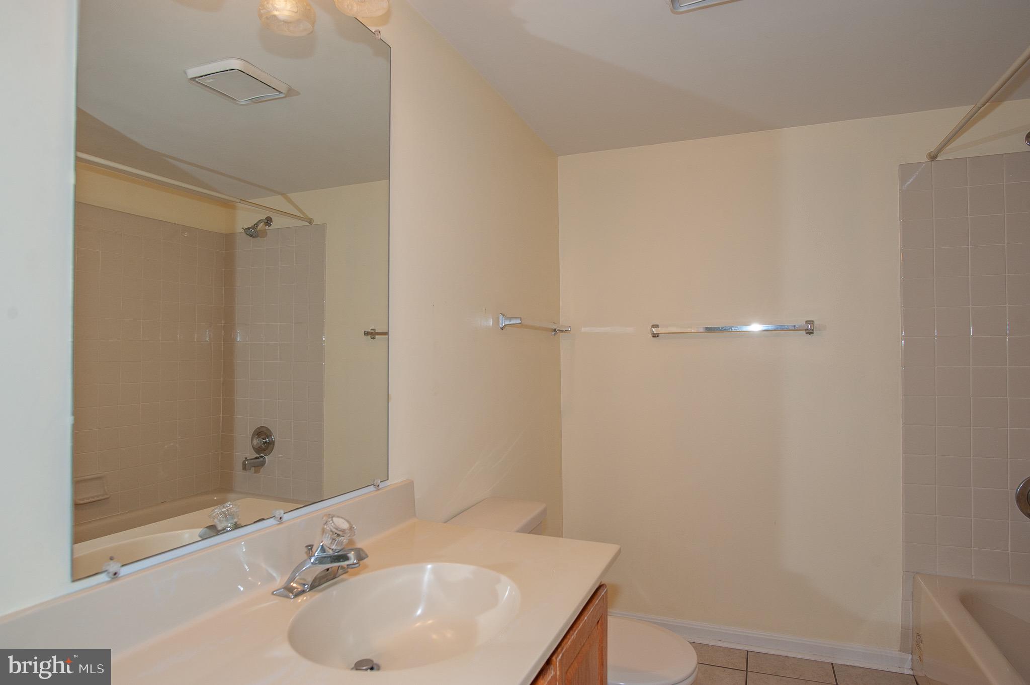 LANDSDOWNE - Residential Lease