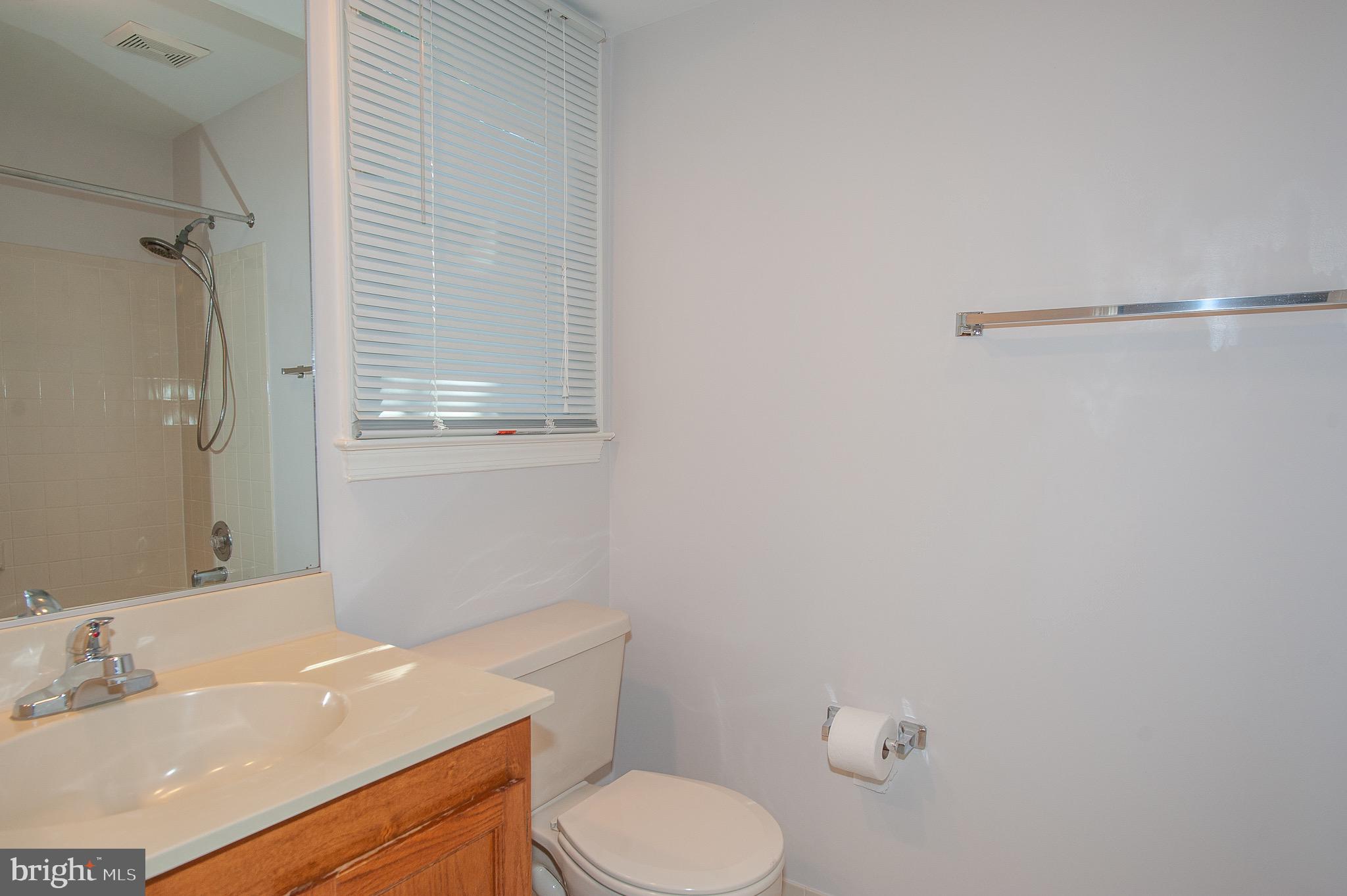 LANDSDOWNE - Residential Lease