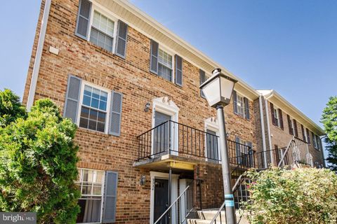 Photo of 933 S Rolfe Street #2, ARLINGTON, VA 22204 (MLS # VAAR2072288)