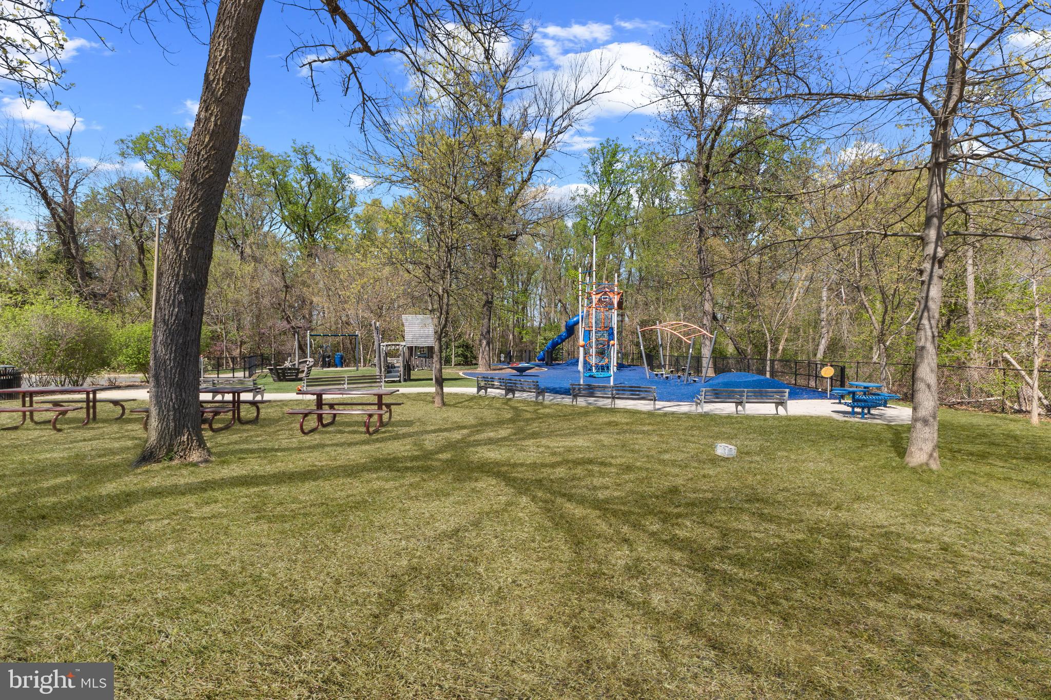 PALISADE GARDENS - Residential