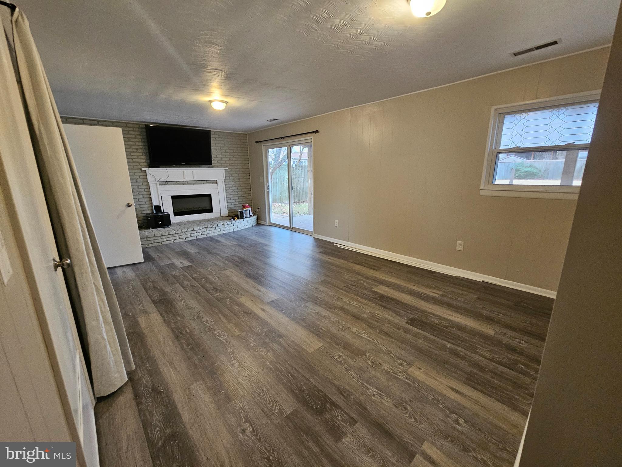 PONDVIEW - Residential