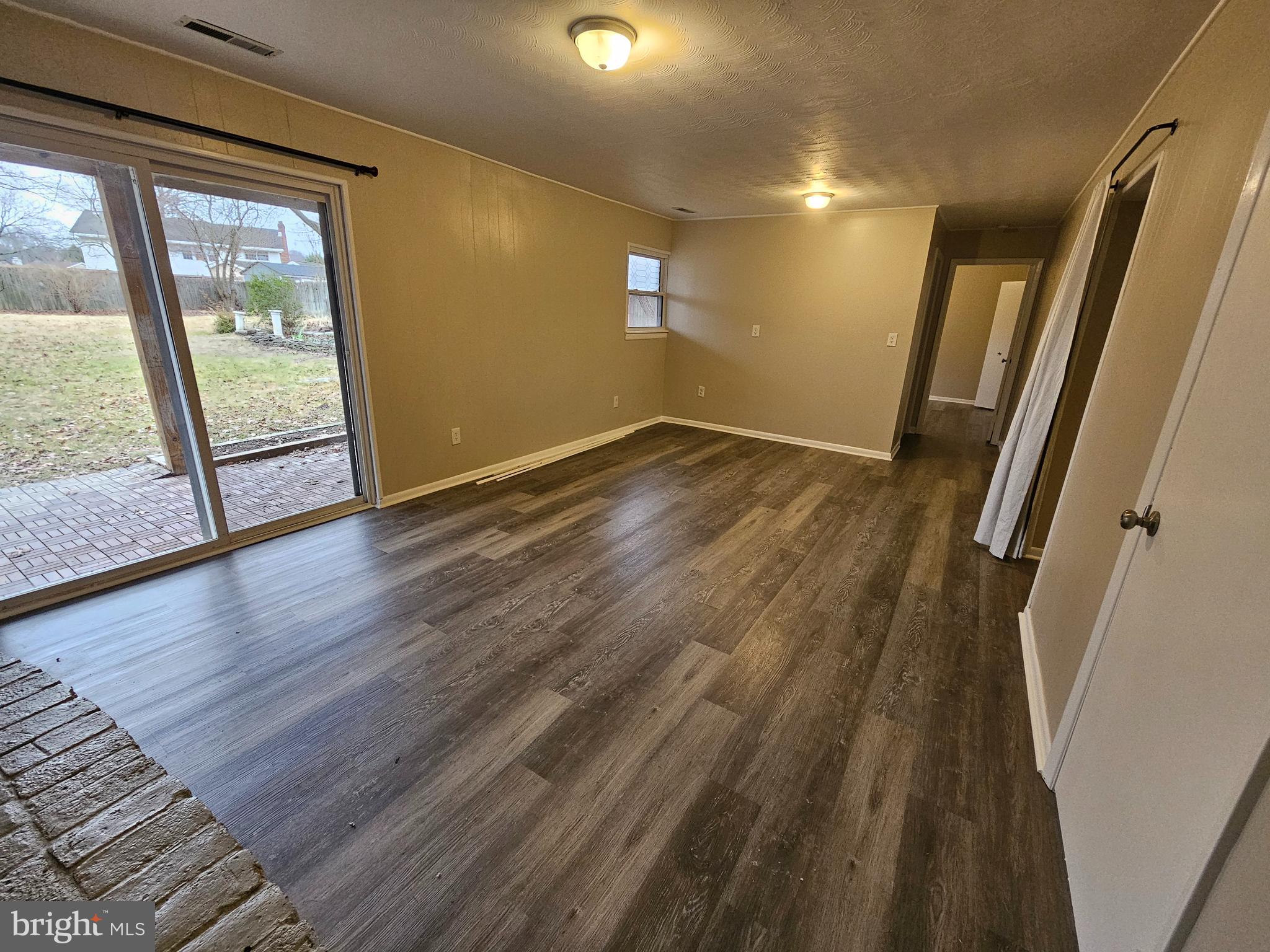 PONDVIEW - Residential