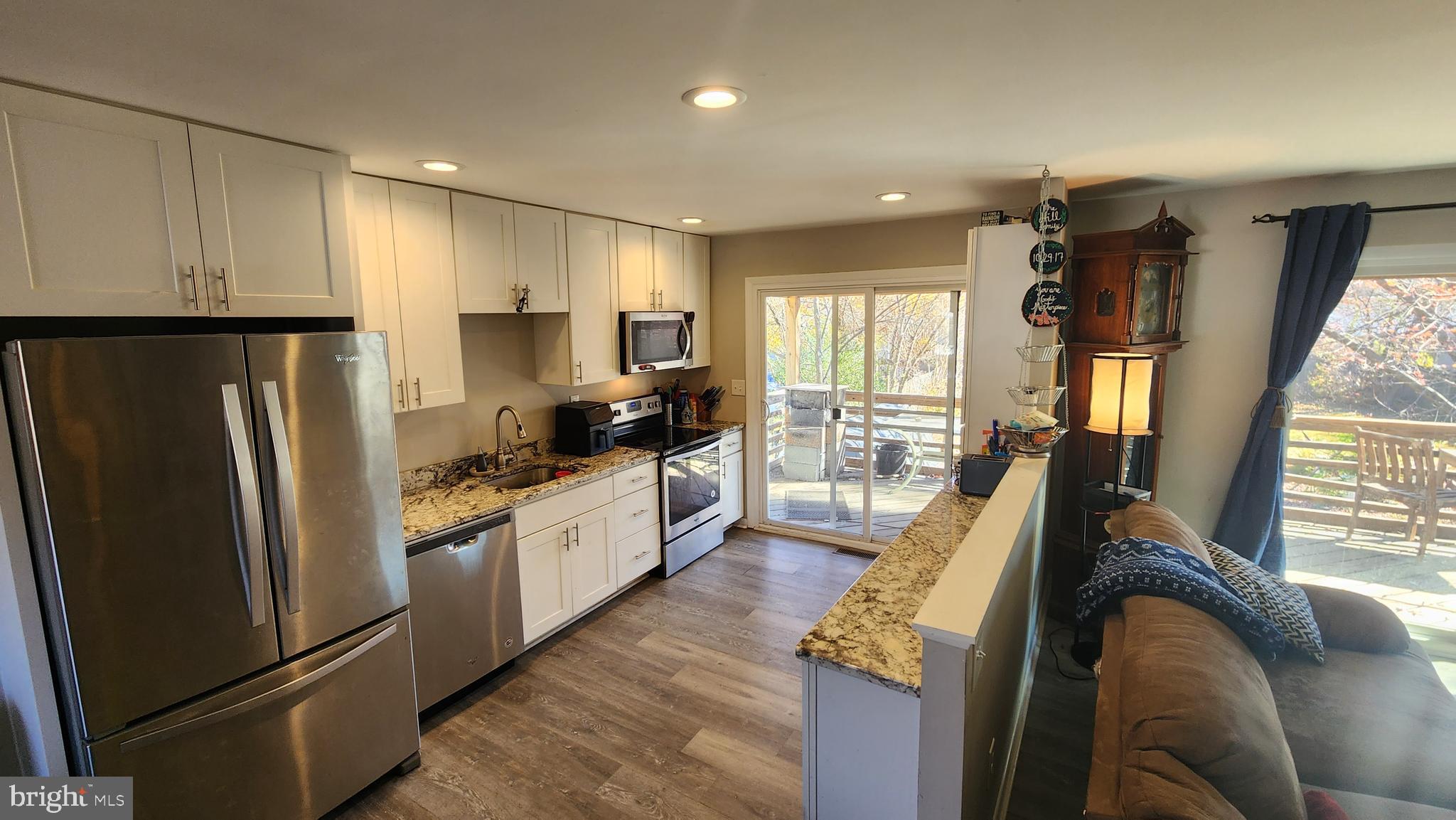 PONDVIEW - Residential