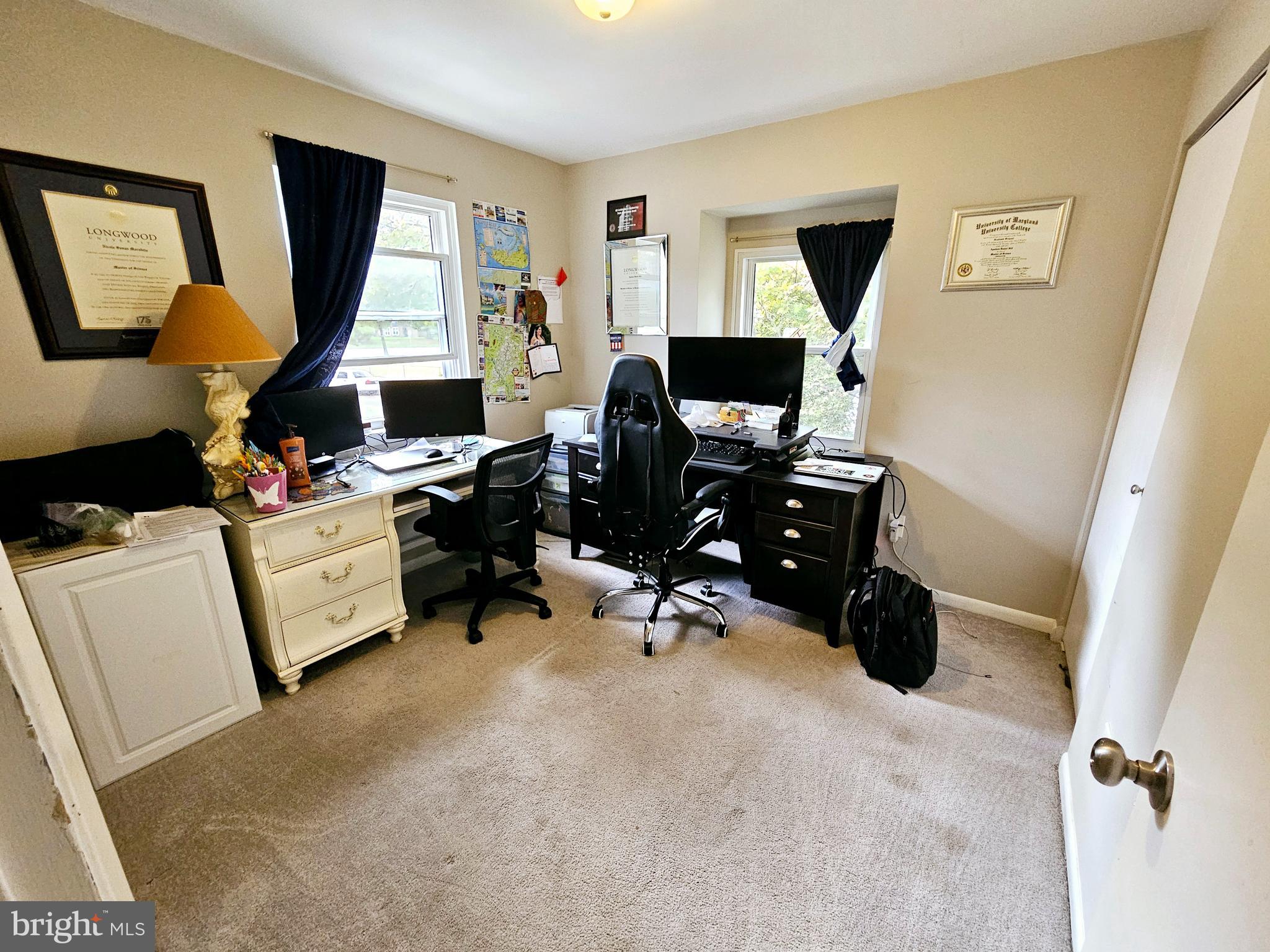 PONDVIEW - Residential