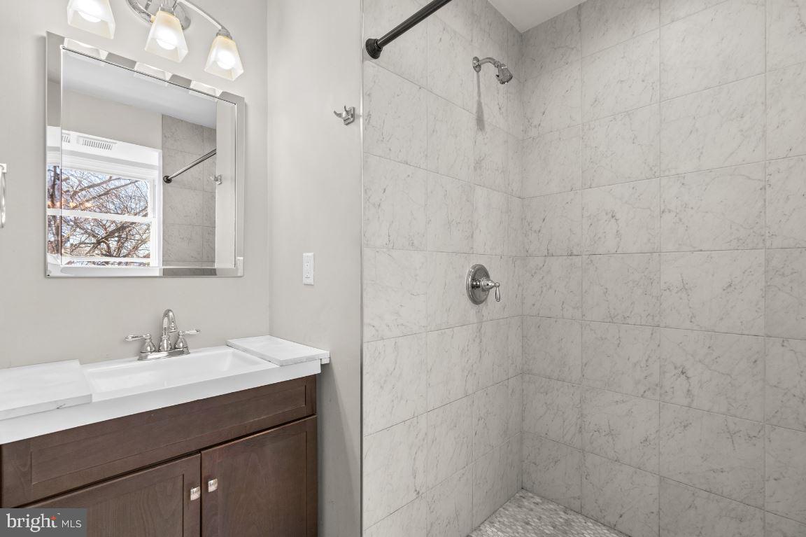 PONDVIEW - Residential