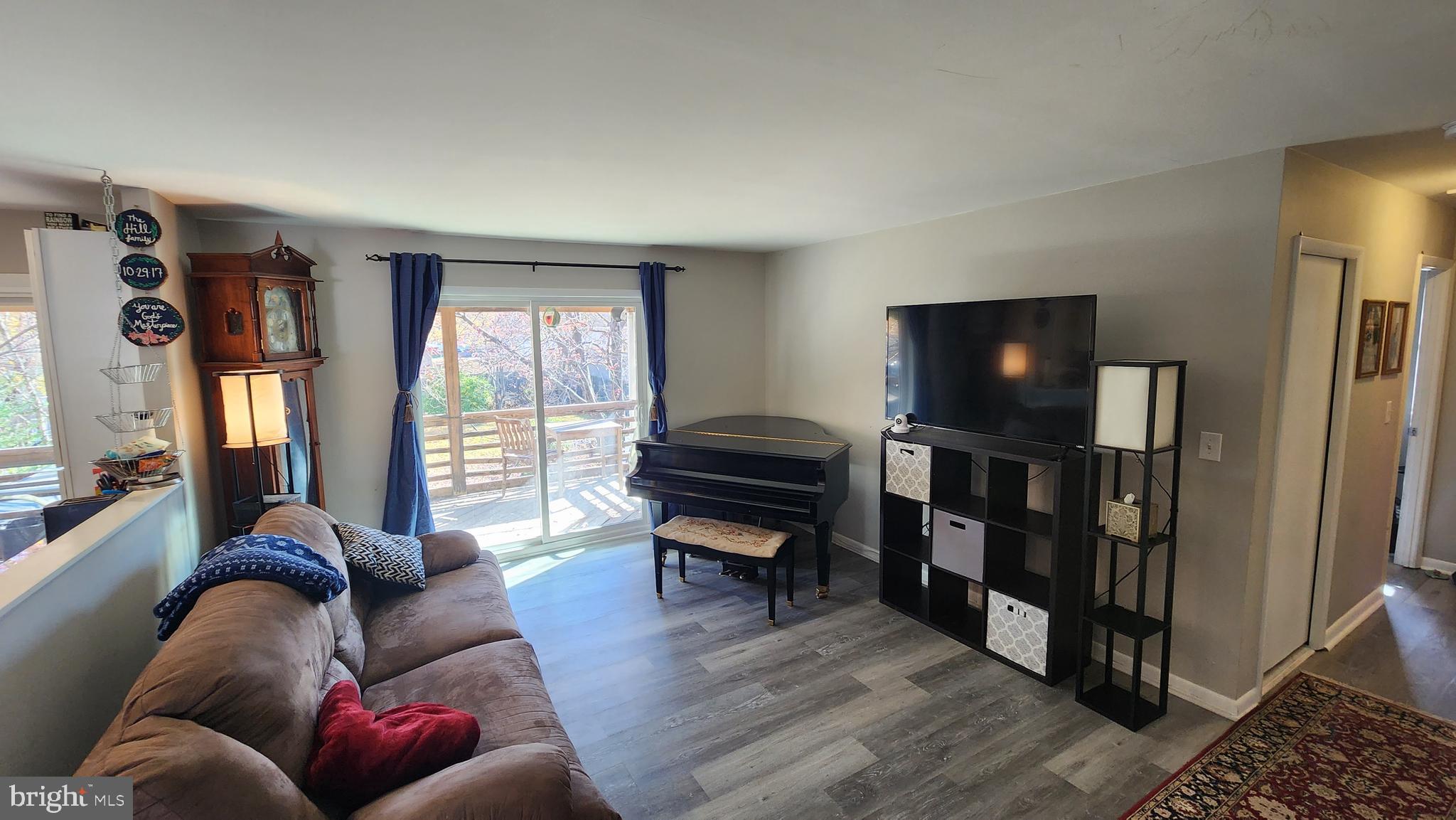 PONDVIEW - Residential