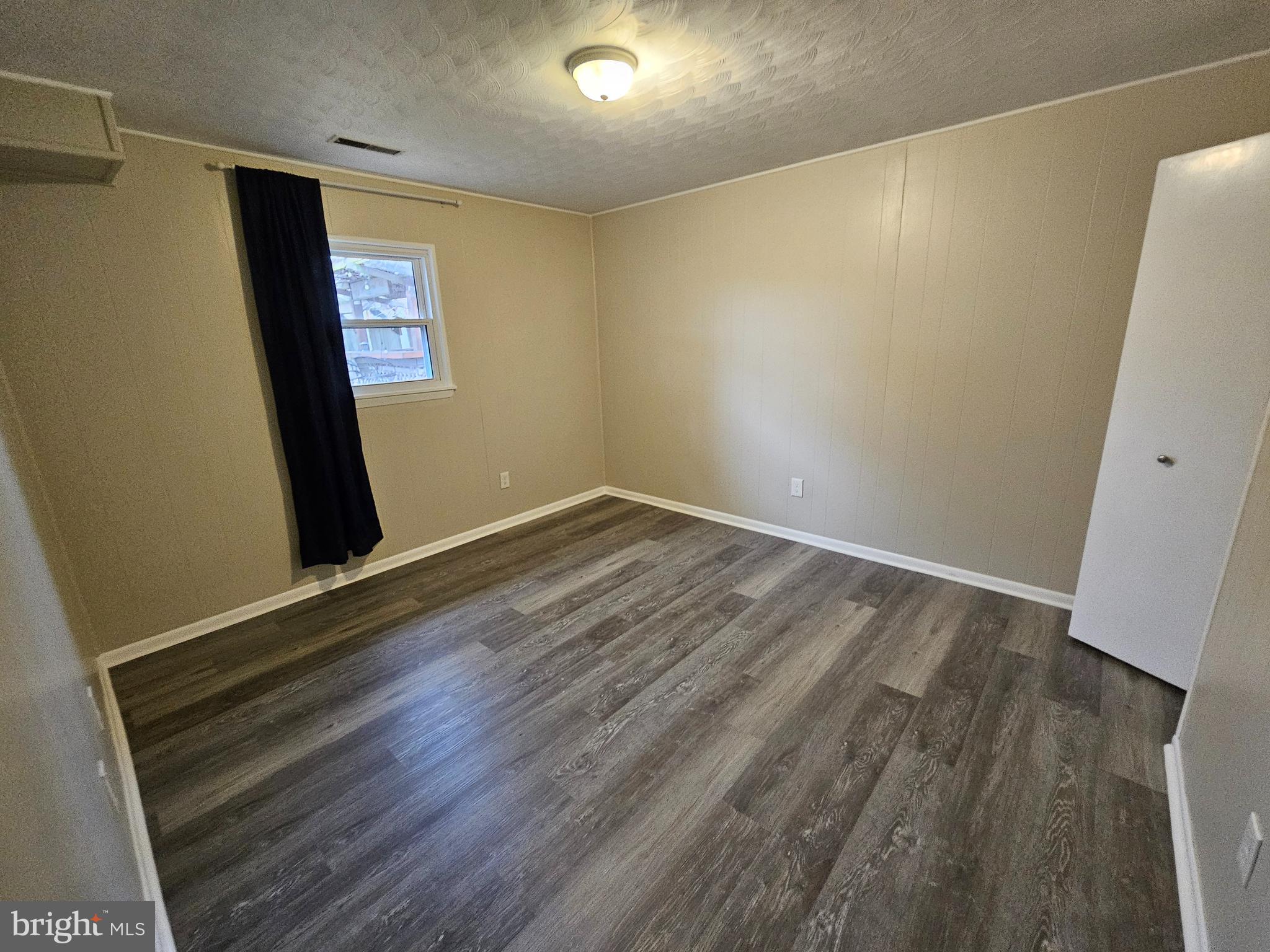 PONDVIEW - Residential