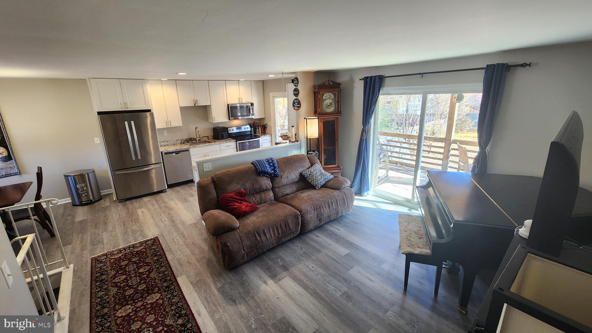 PONDVIEW - Residential