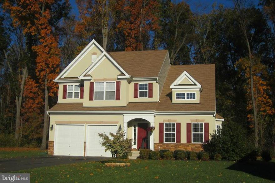 LOCATION, LOCATION!!     Main level master suite and Vaulted ceilings  (not easy to find in a Colonial!).    Lots of space and light!  Beautifully situated home at end of cul-de-sac. 5 yr. old neighborhood near Ivy Hill.  Close to shopping/commuter routes!   New carpet and paint.  Open floor plan flows well. Hardwoods.Wired for Direct TV.  Dual zone heating.   Bonus Room!!!  See this beauty!