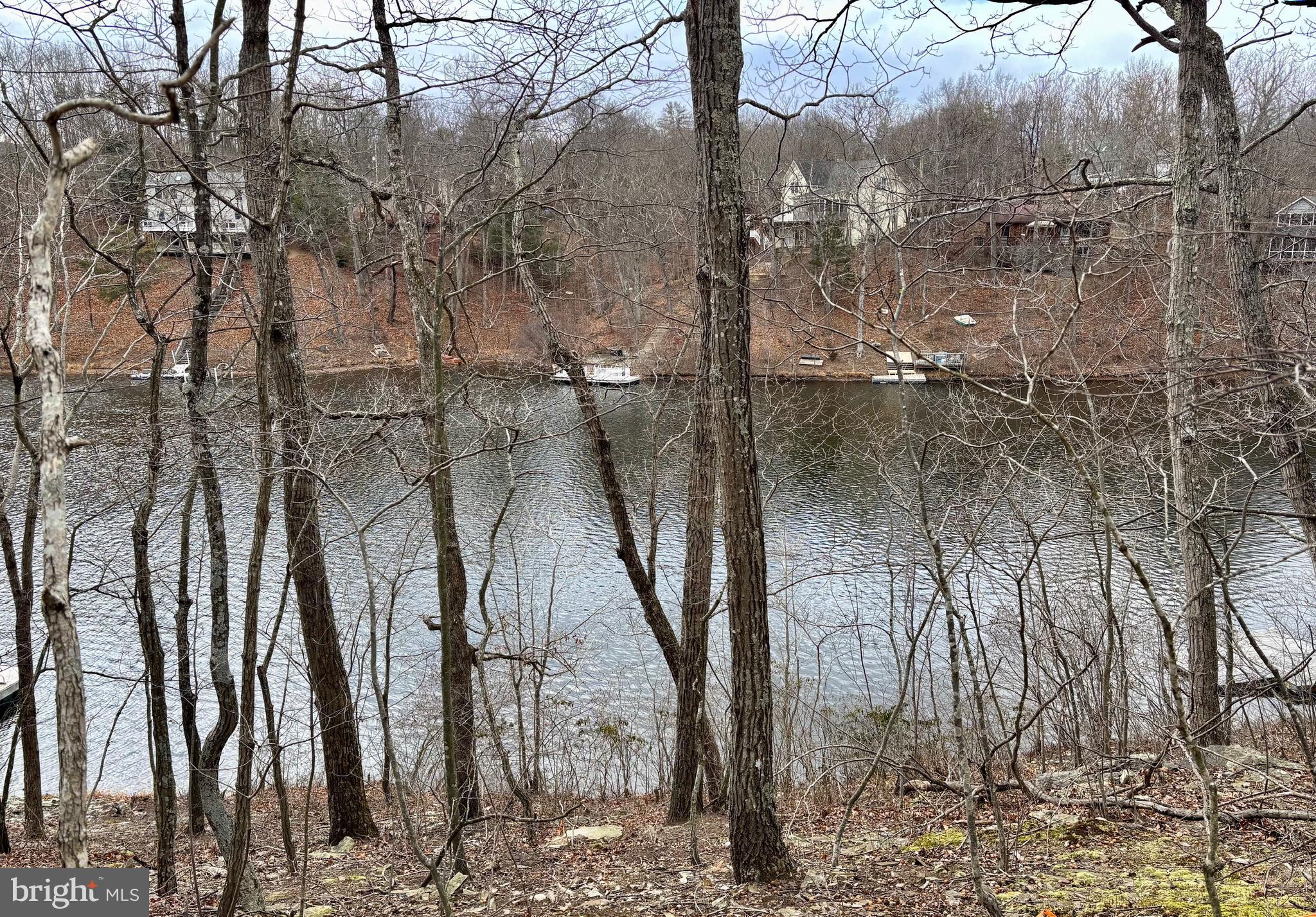 LAKE HOLIDAY ESTATES - Land