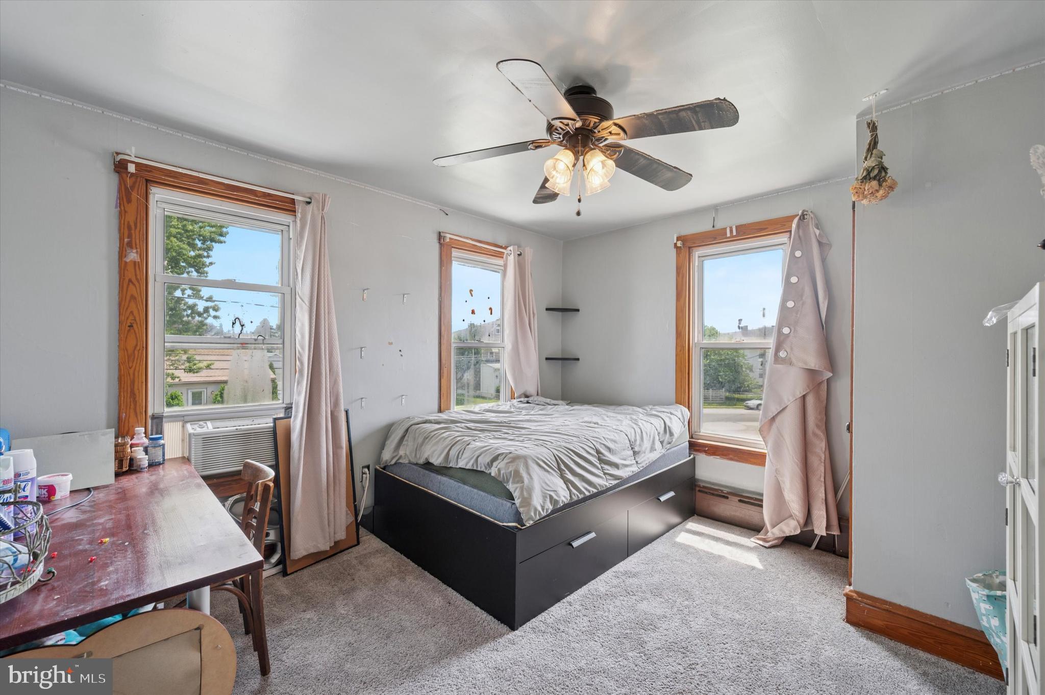 LINWOOD TERR - Residential