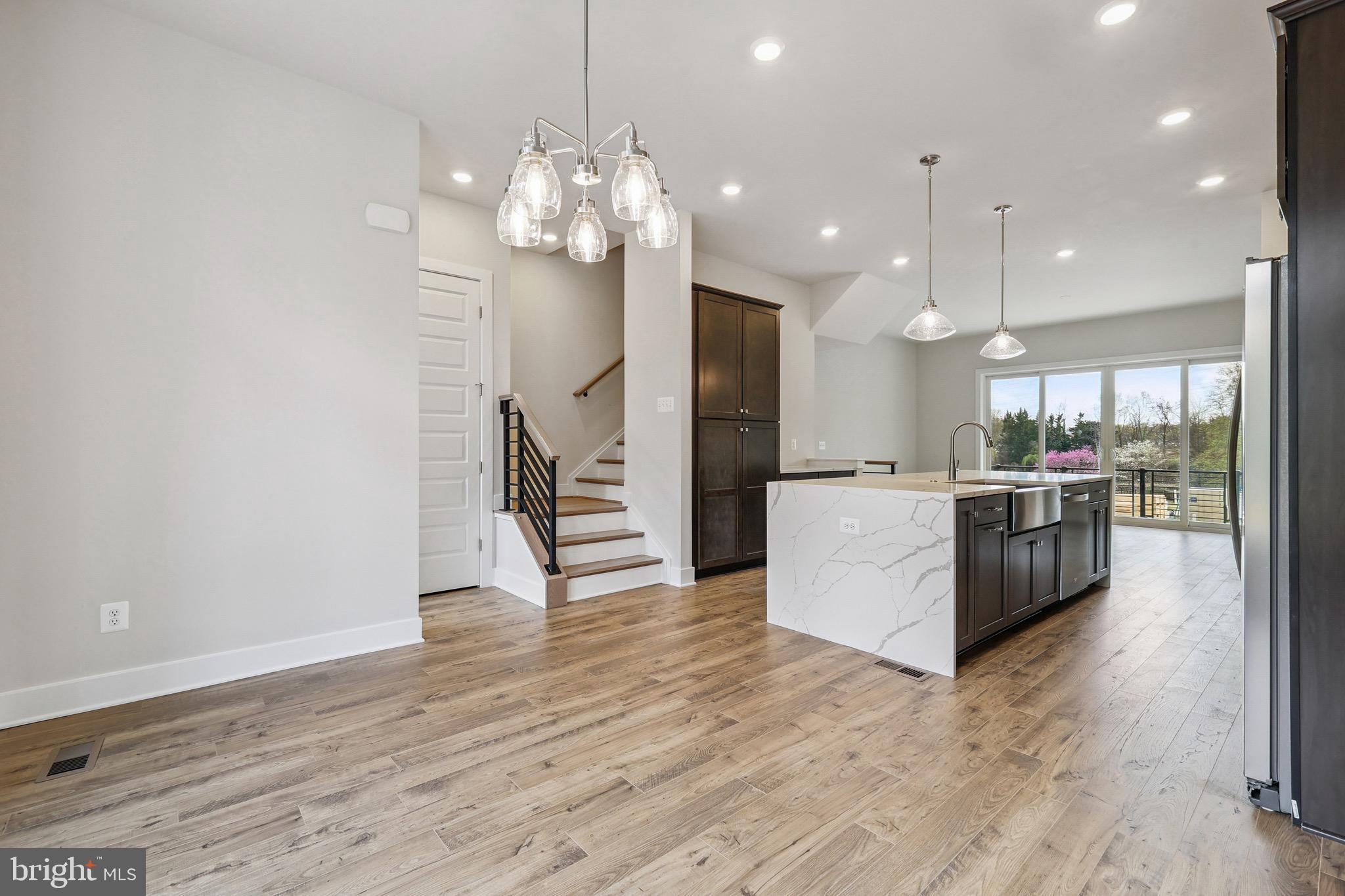 SUNSET STATION - Residential