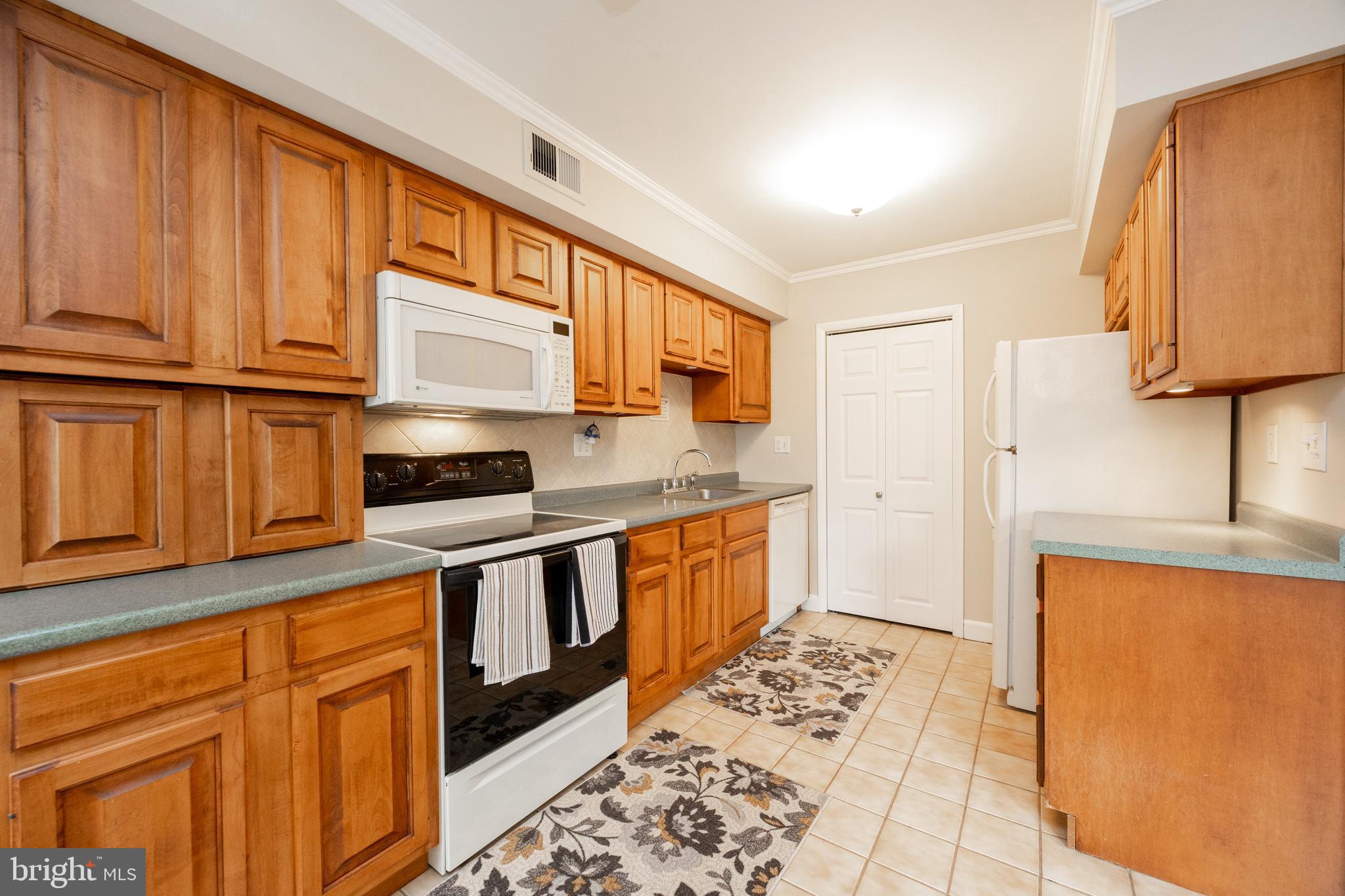 BEAVER RUN KNOLL - Residential