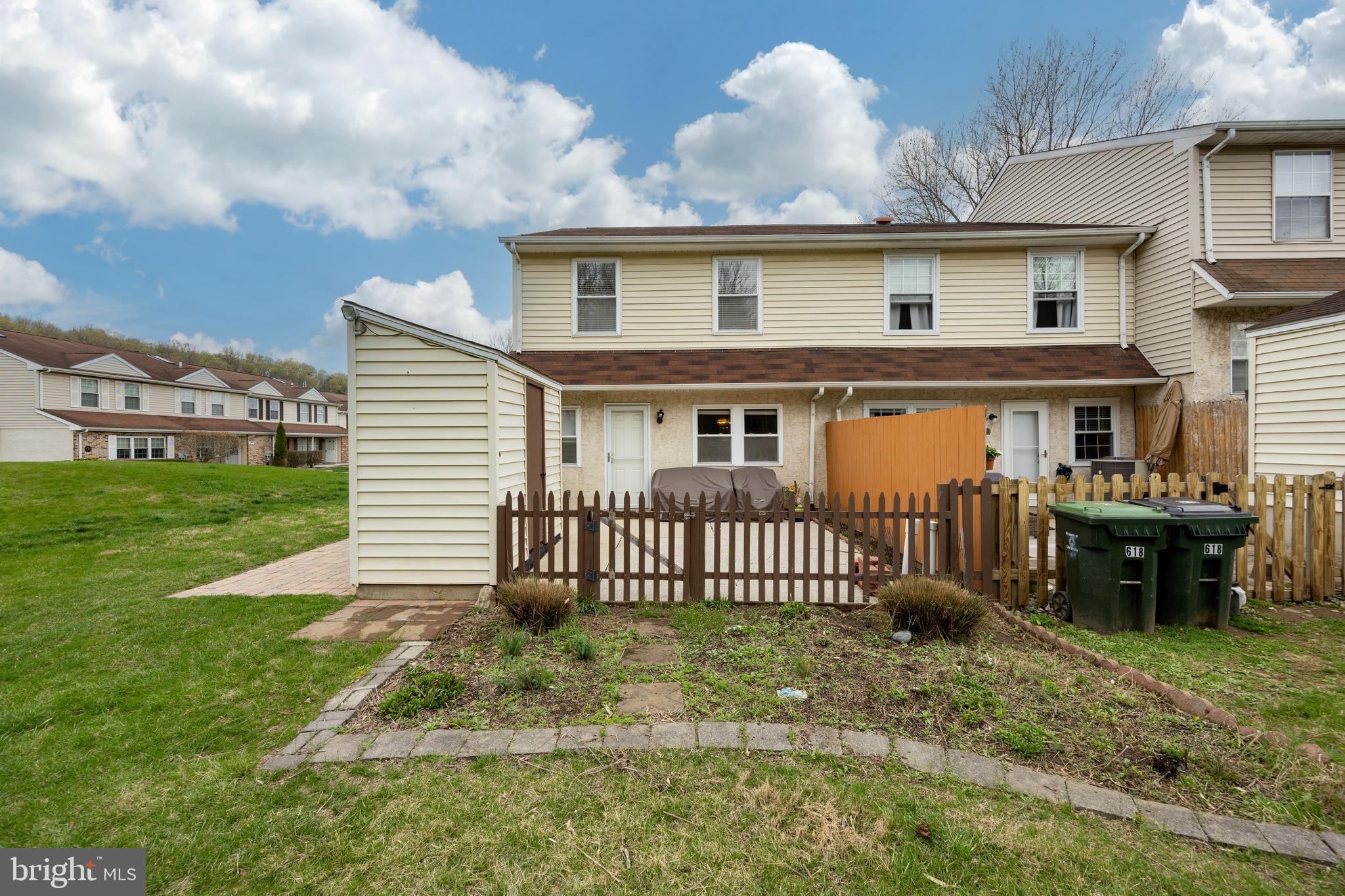 BEAVER RUN KNOLL - Residential