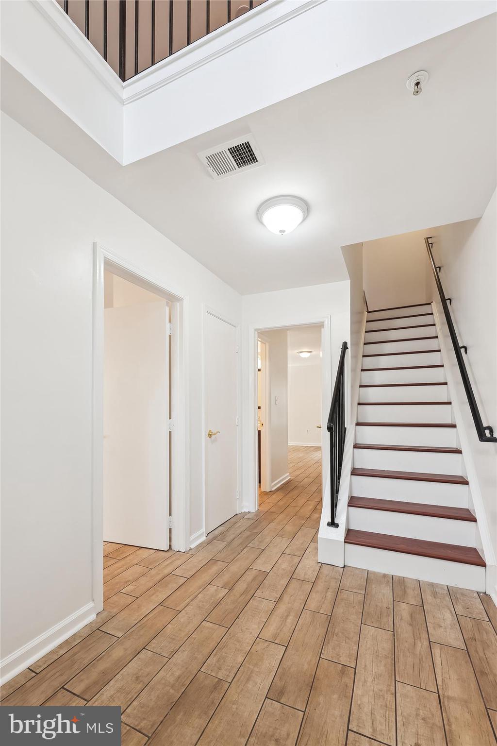 YORKSHIRE KNOLLS-PLAT 10 - Residential Lease