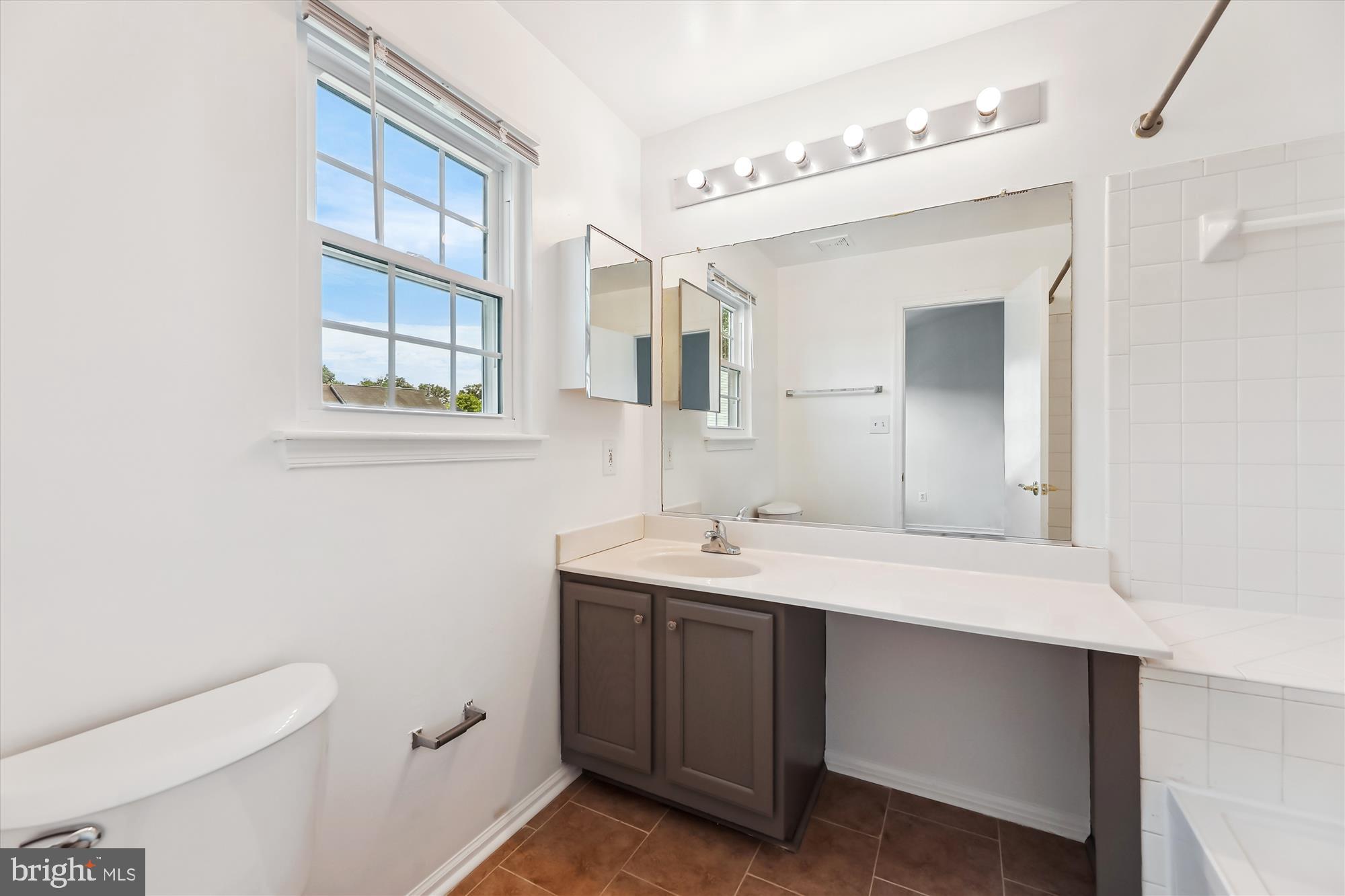 YORKSHIRE KNOLLS-PLAT 10 - Residential Lease