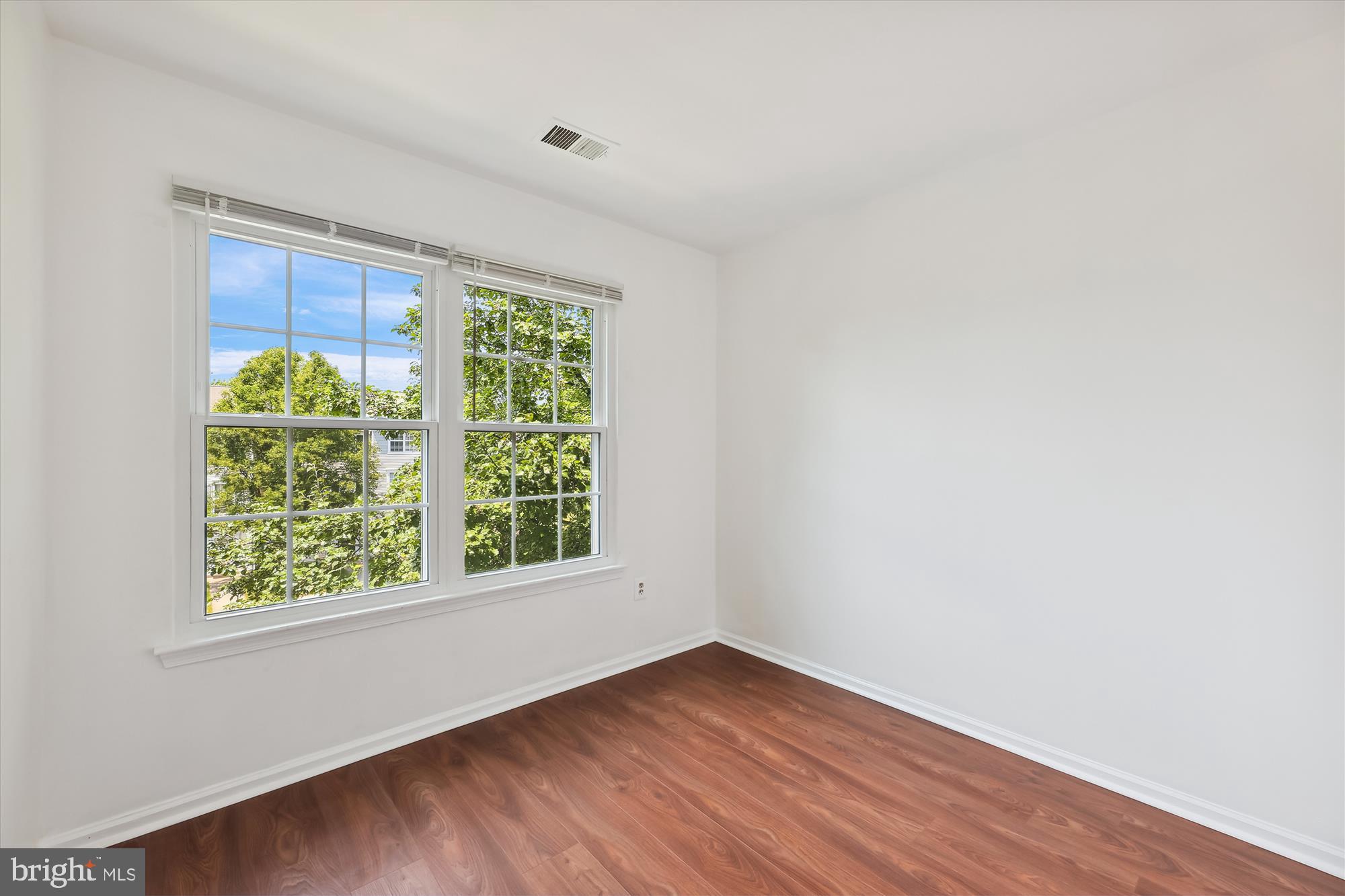 YORKSHIRE KNOLLS-PLAT 10 - Residential Lease