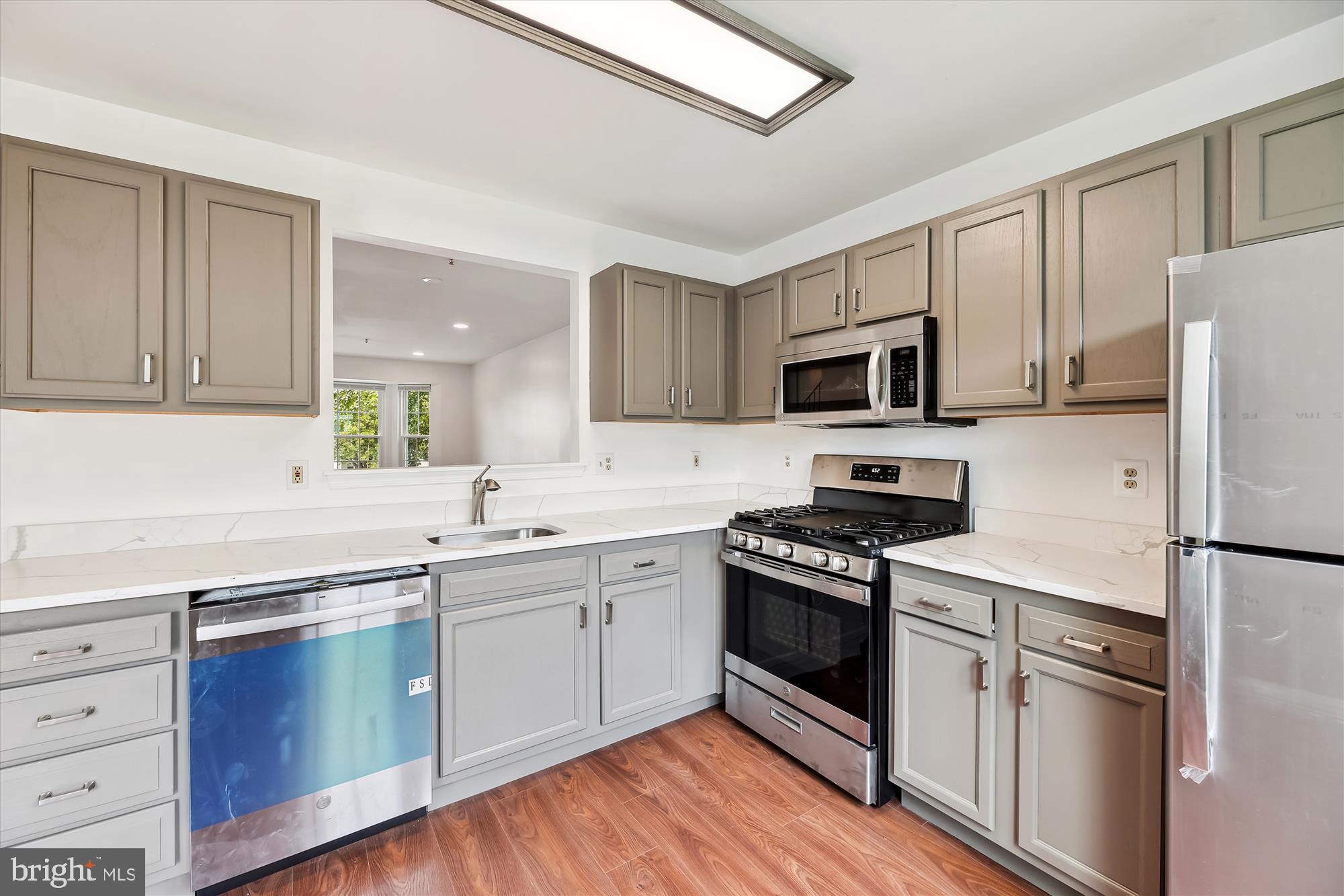 YORKSHIRE KNOLLS-PLAT 10 - Residential Lease