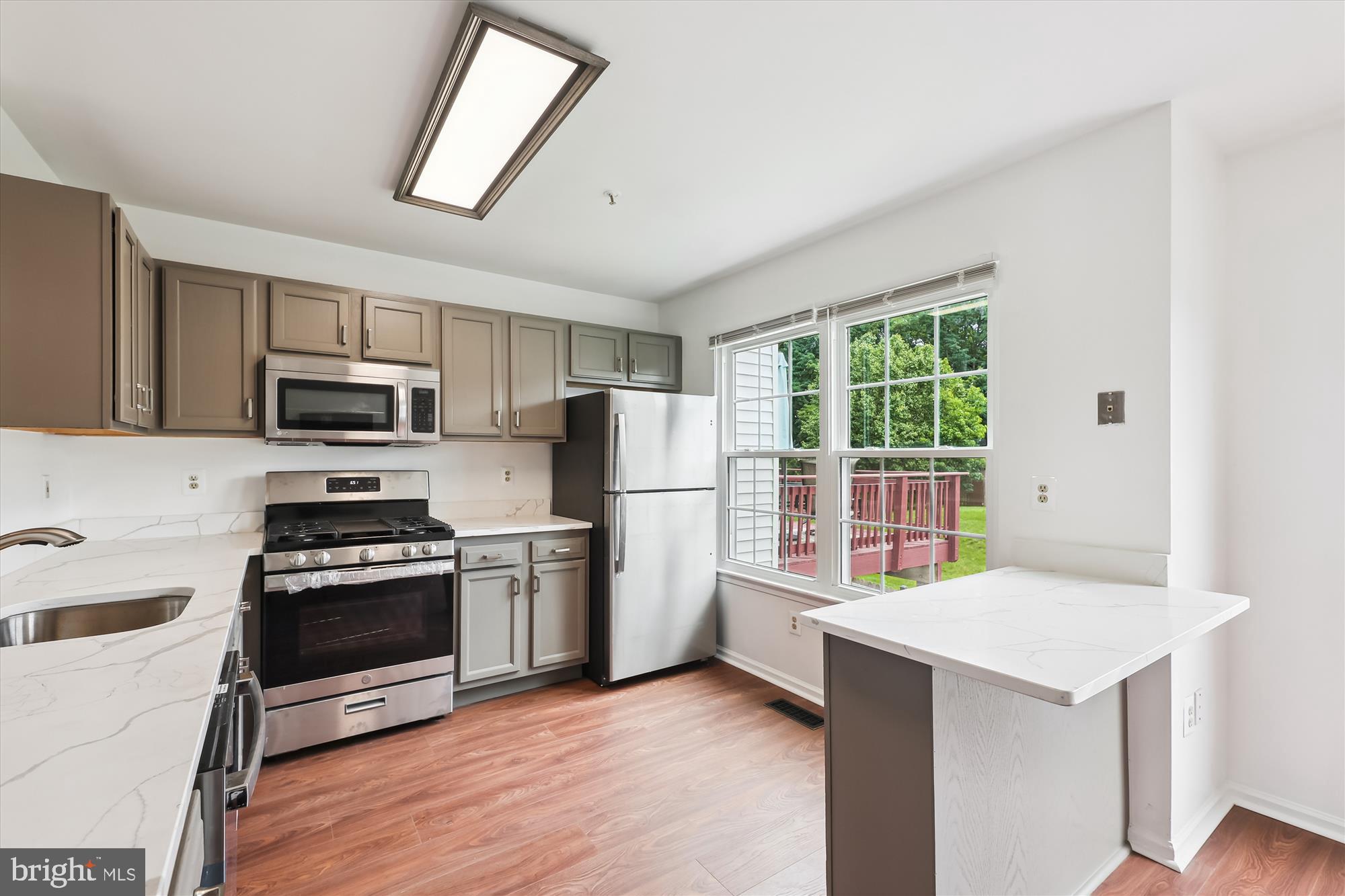 YORKSHIRE KNOLLS-PLAT 10 - Residential Lease