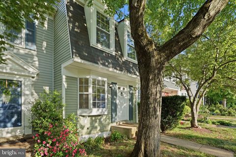 Townhouse For Rent - 129 Bickel Court<br/> STERLING, VA 20165