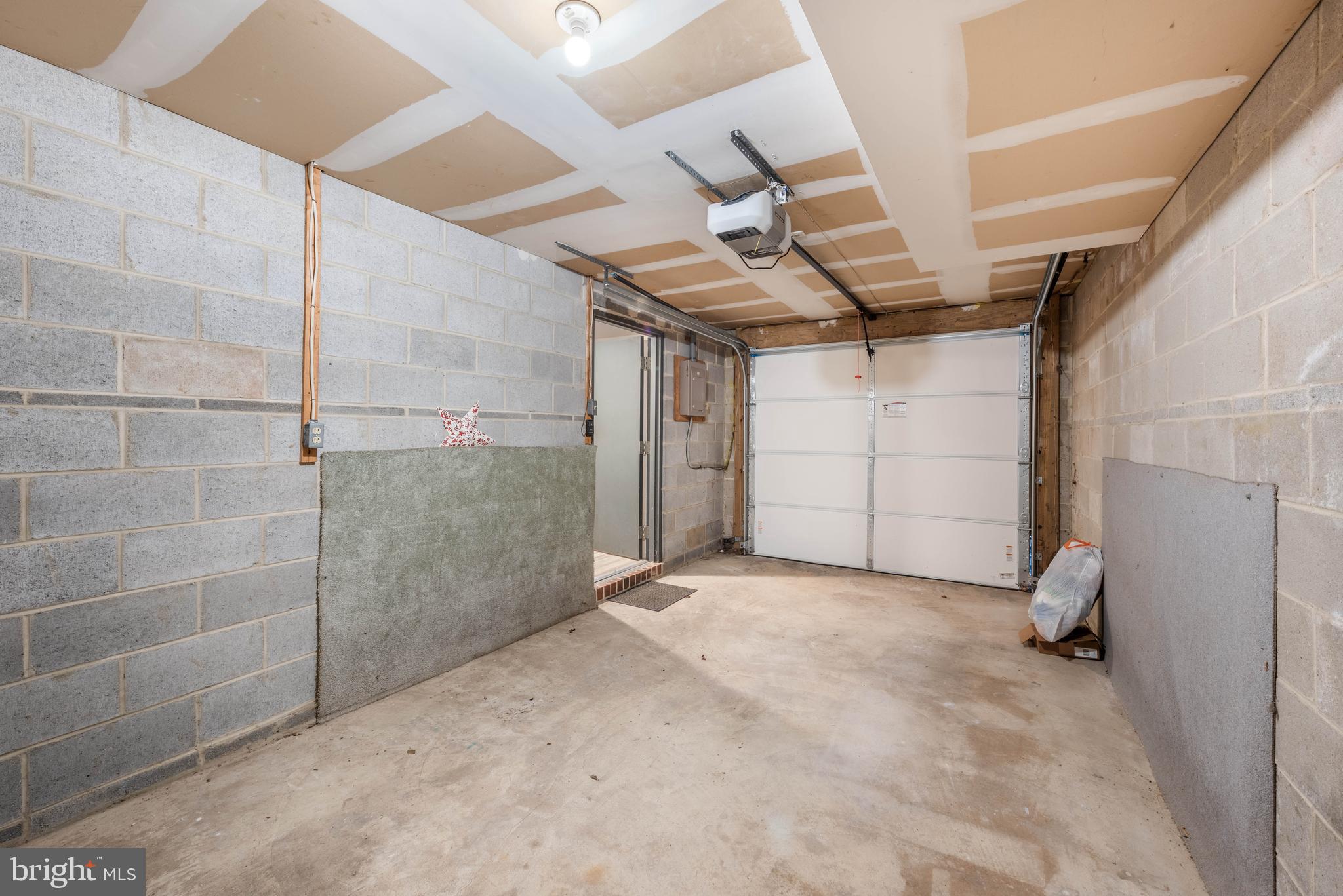 MEWS AT VALLEY FOR - Residential