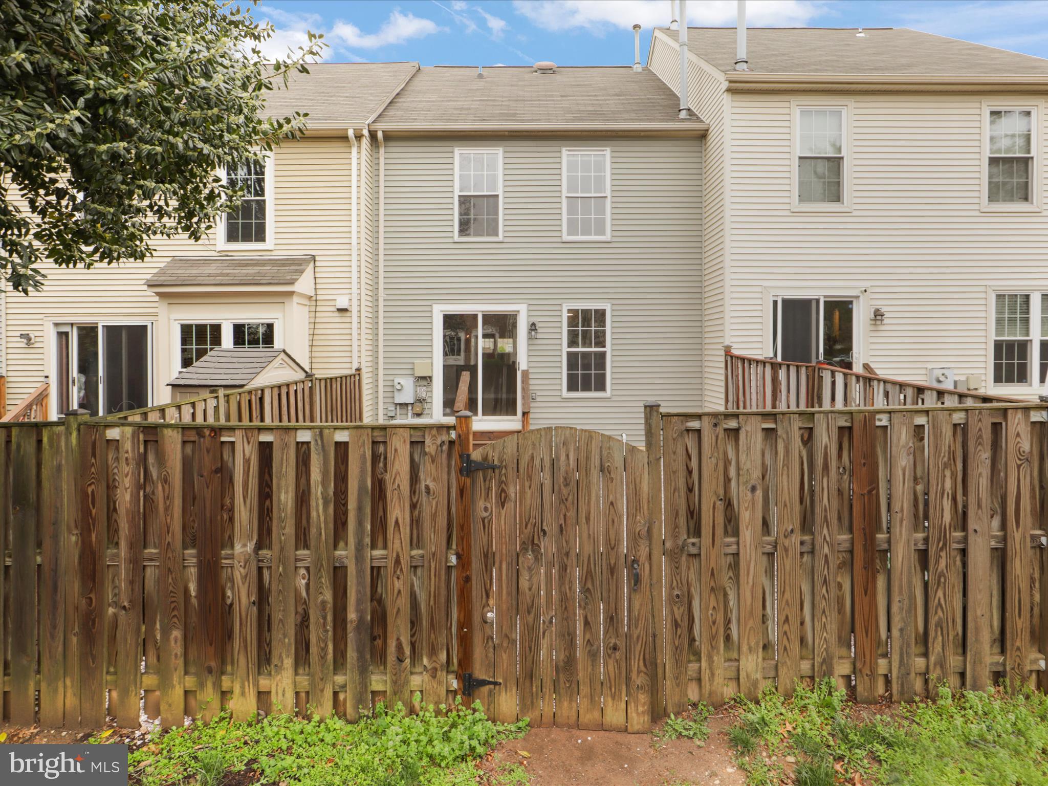 ROLLING BROOK - Residential Lease