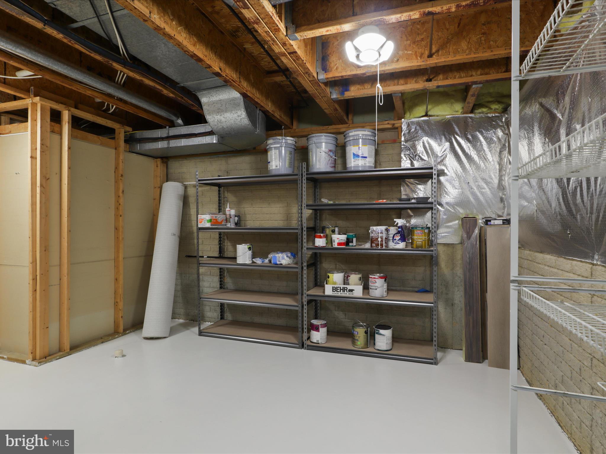 ROLLING BROOK - Residential Lease