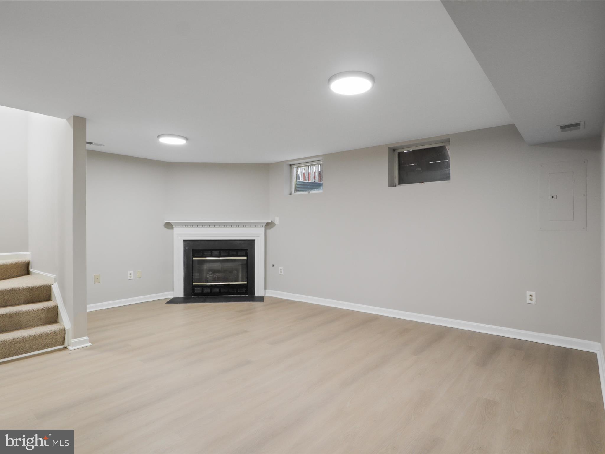 ROLLING BROOK - Residential Lease