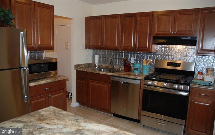 THOMAS CHOICE GARDENS - Residential Lease