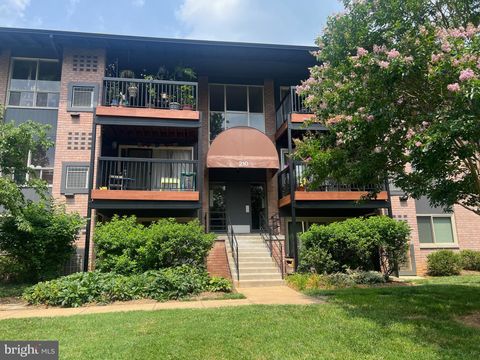 210 PARK TERRACE COURT SE 66 VIENNA VA 22180