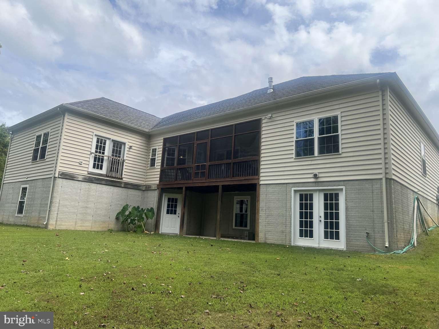 WHISPERING WOODS - Residential