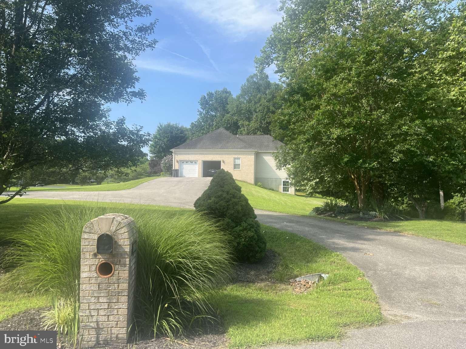 WHISPERING WOODS - Residential