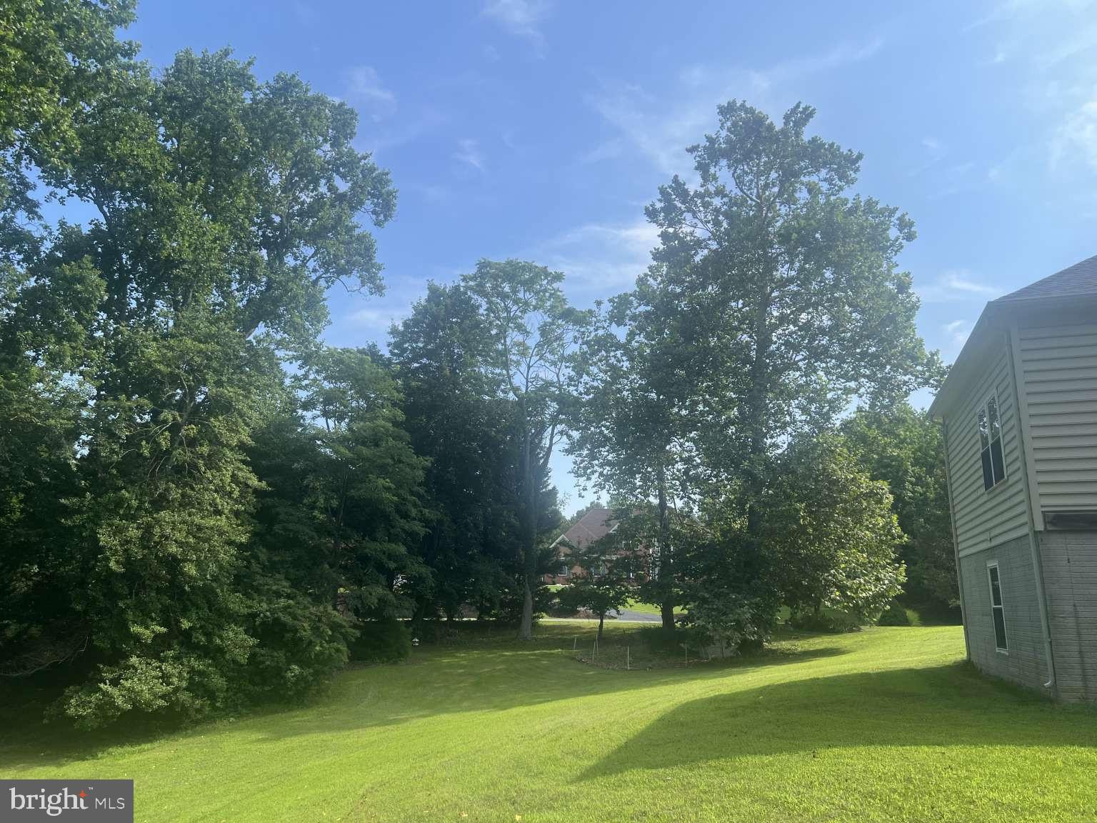 WHISPERING WOODS - Residential