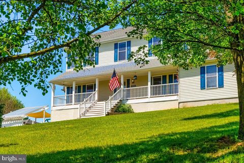 Photo of 2402 Windisch Drive, WESTMINSTER, MD 21158 (MLS # MDCR2034900)