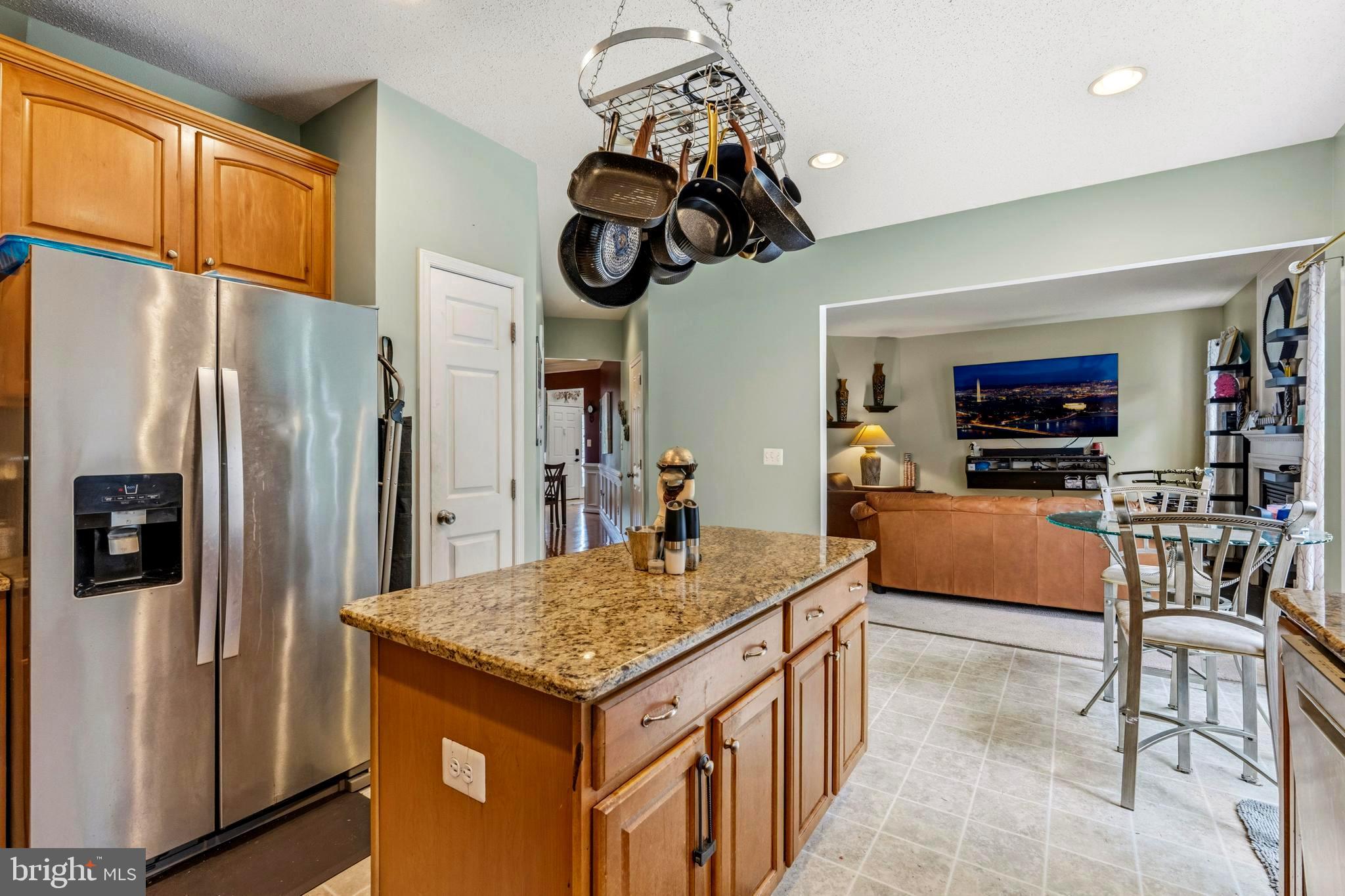 1004 GLEN OAK COURT